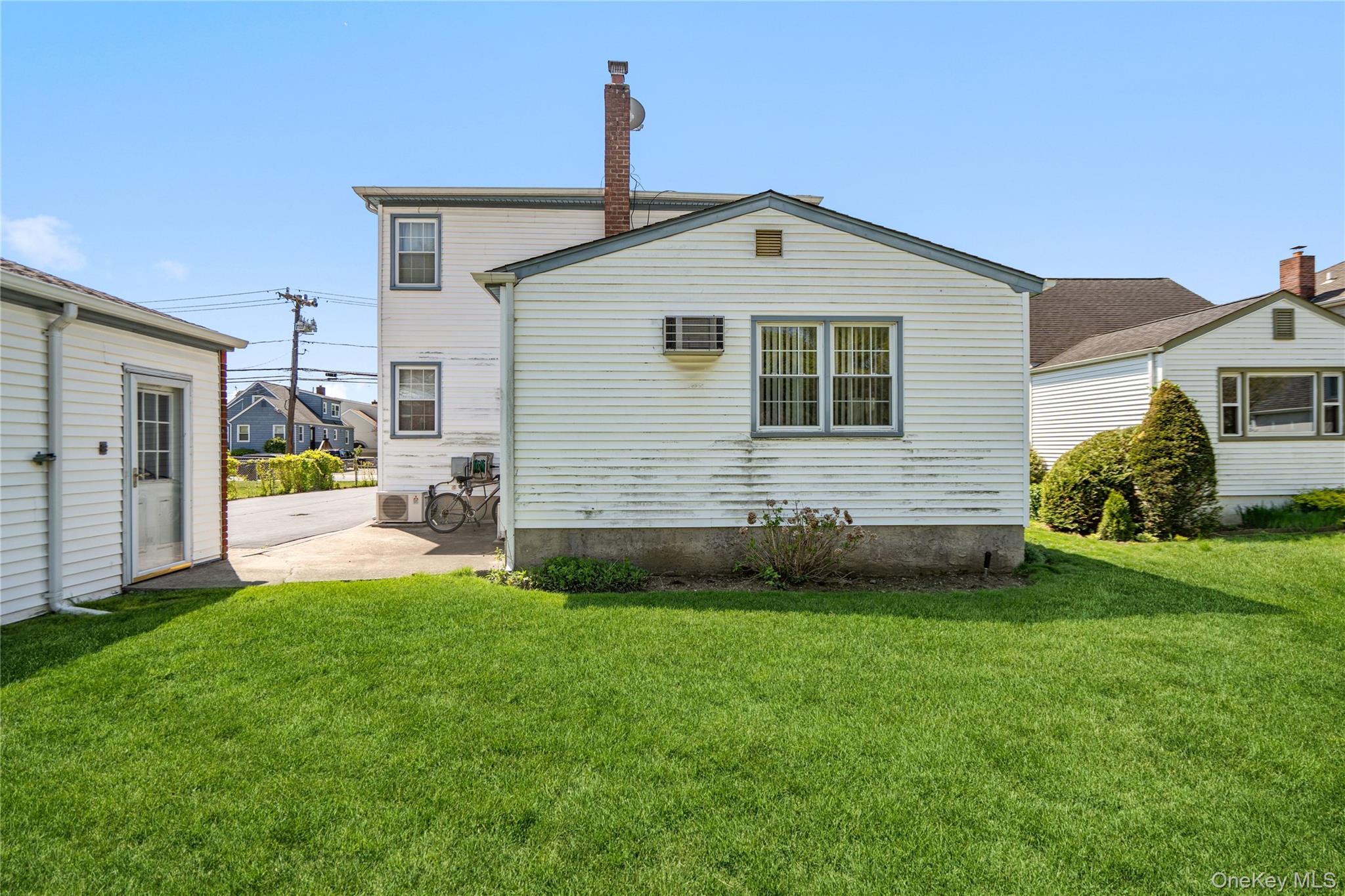 77 Hendrickson Avenue