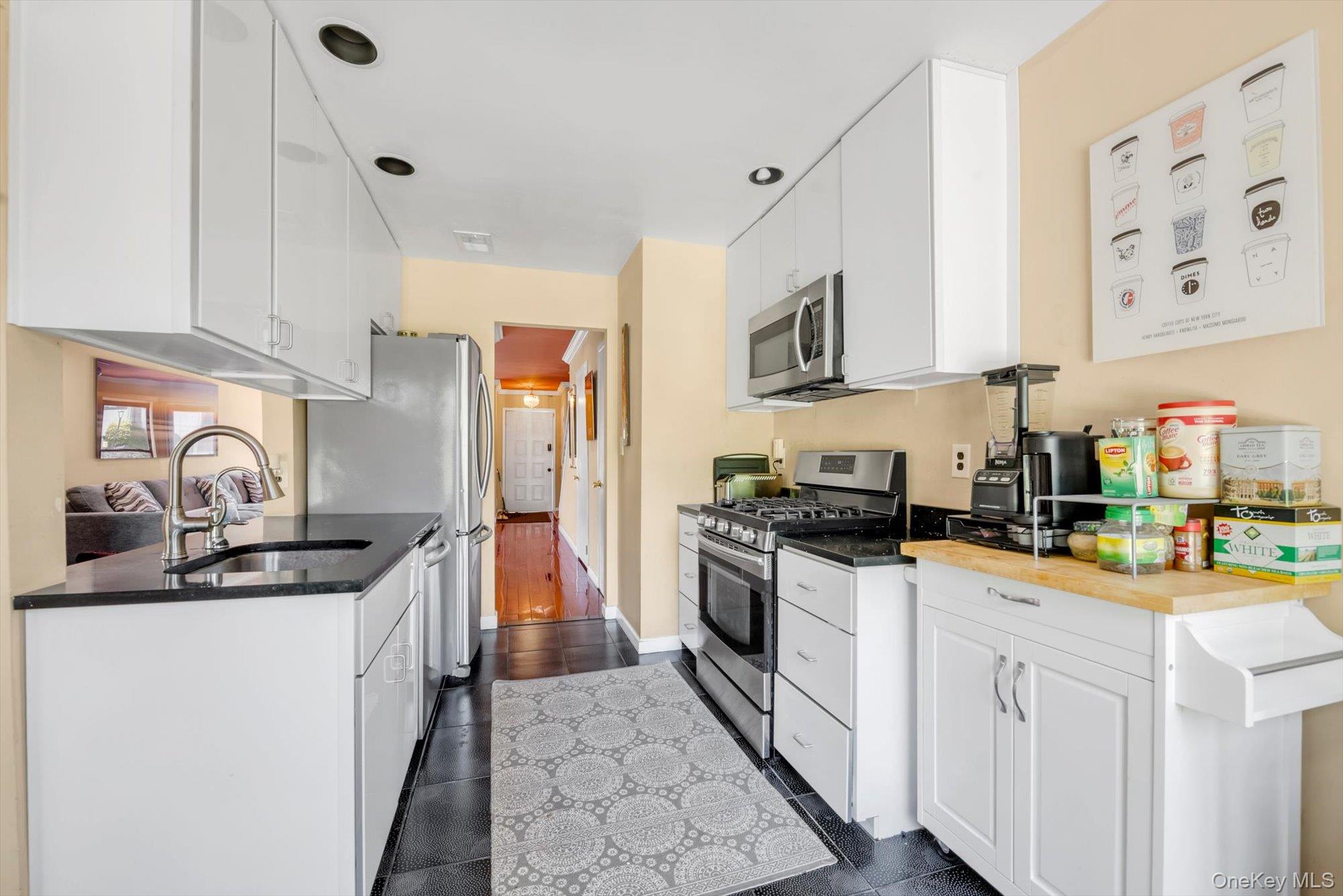 14 Vanderbilt Way Unit: 14