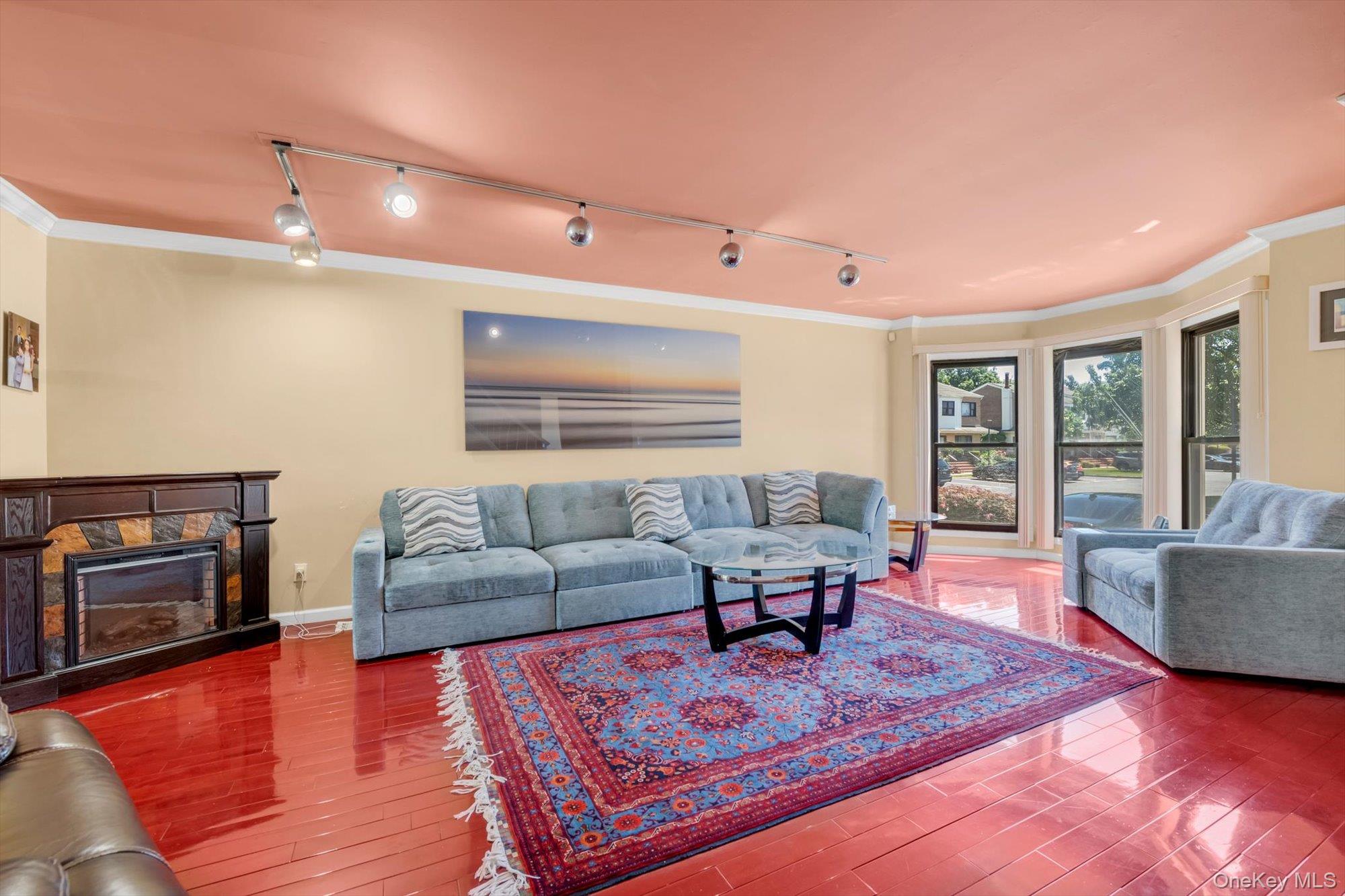 14 Vanderbilt Way Unit: 14