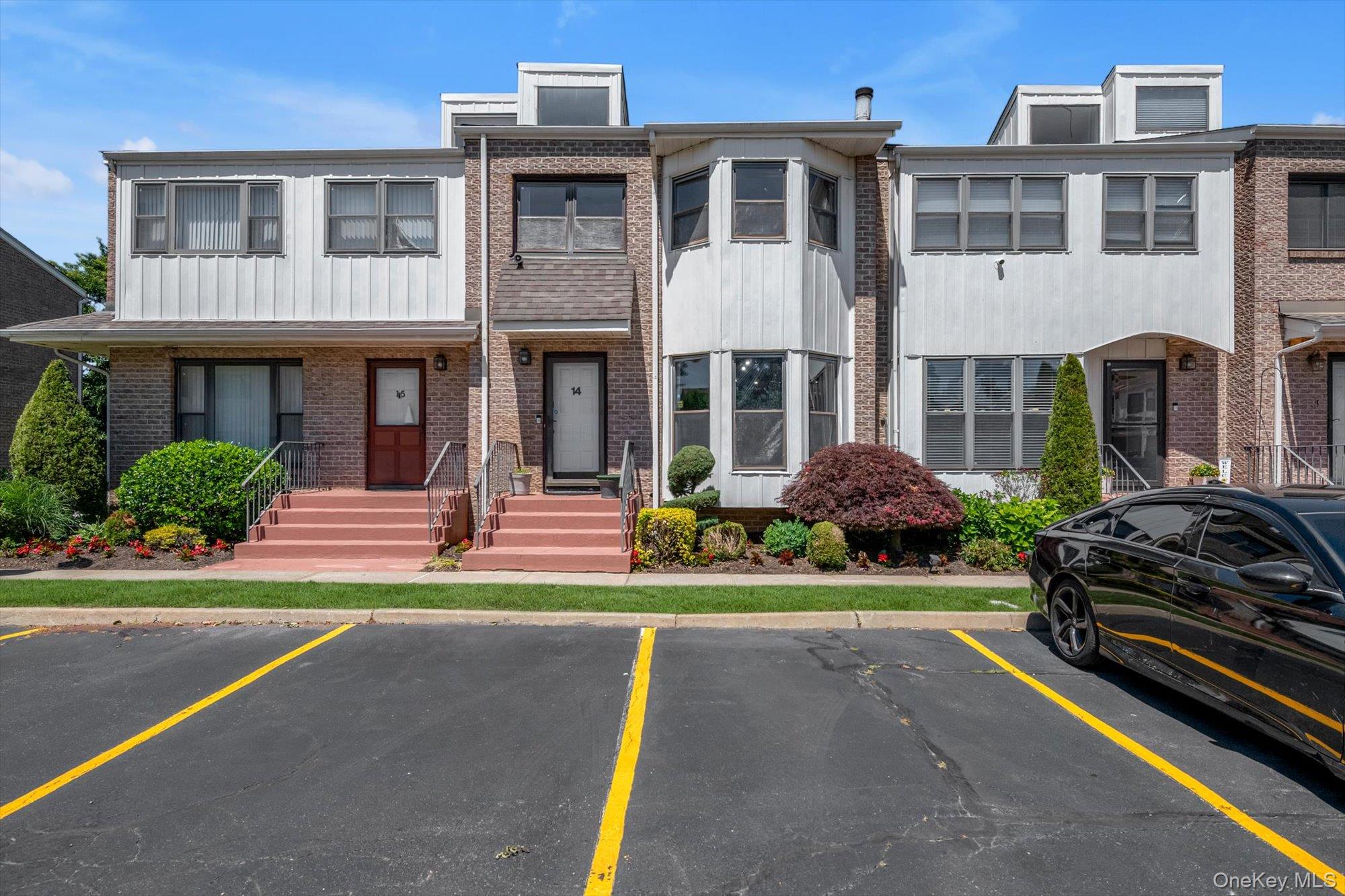 14 Vanderbilt Way Unit: 14