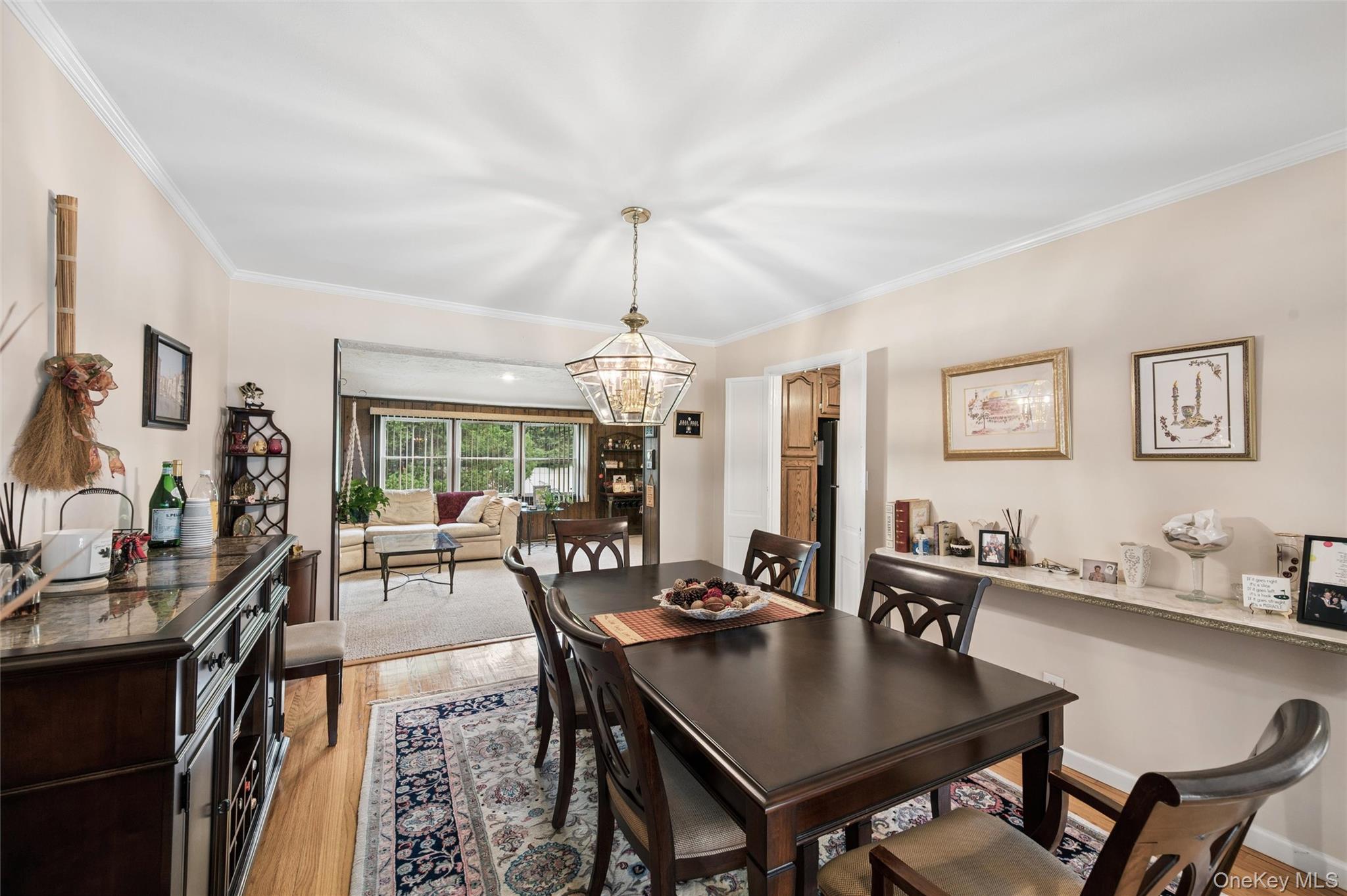 952 Roxbury Drive