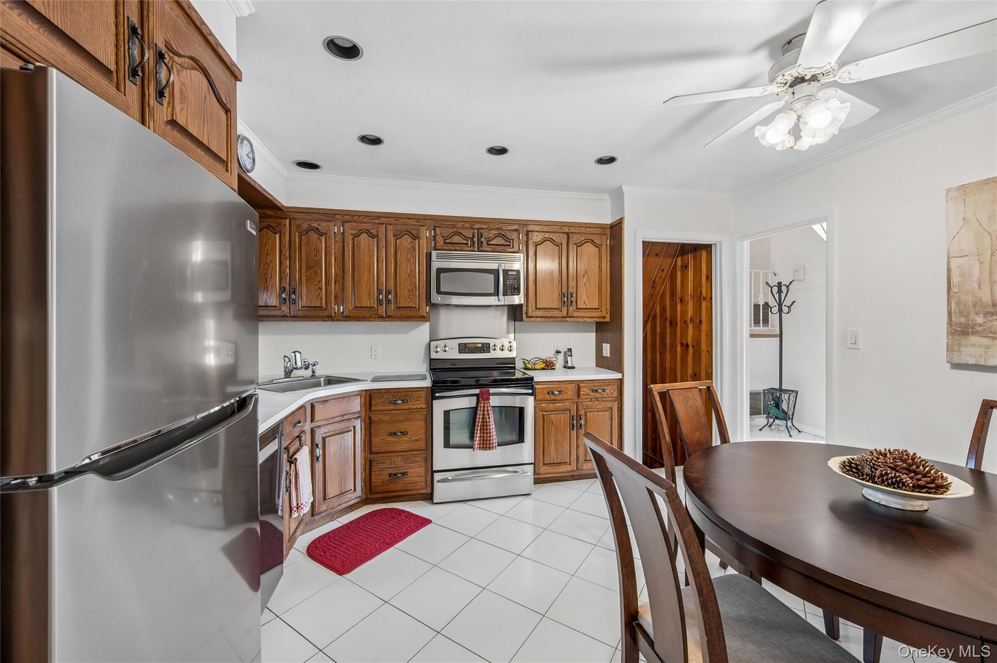 952 Roxbury Drive