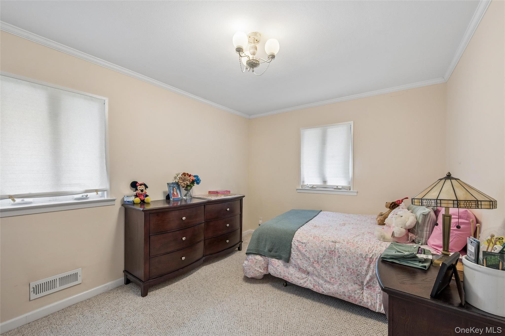 952 Roxbury Drive