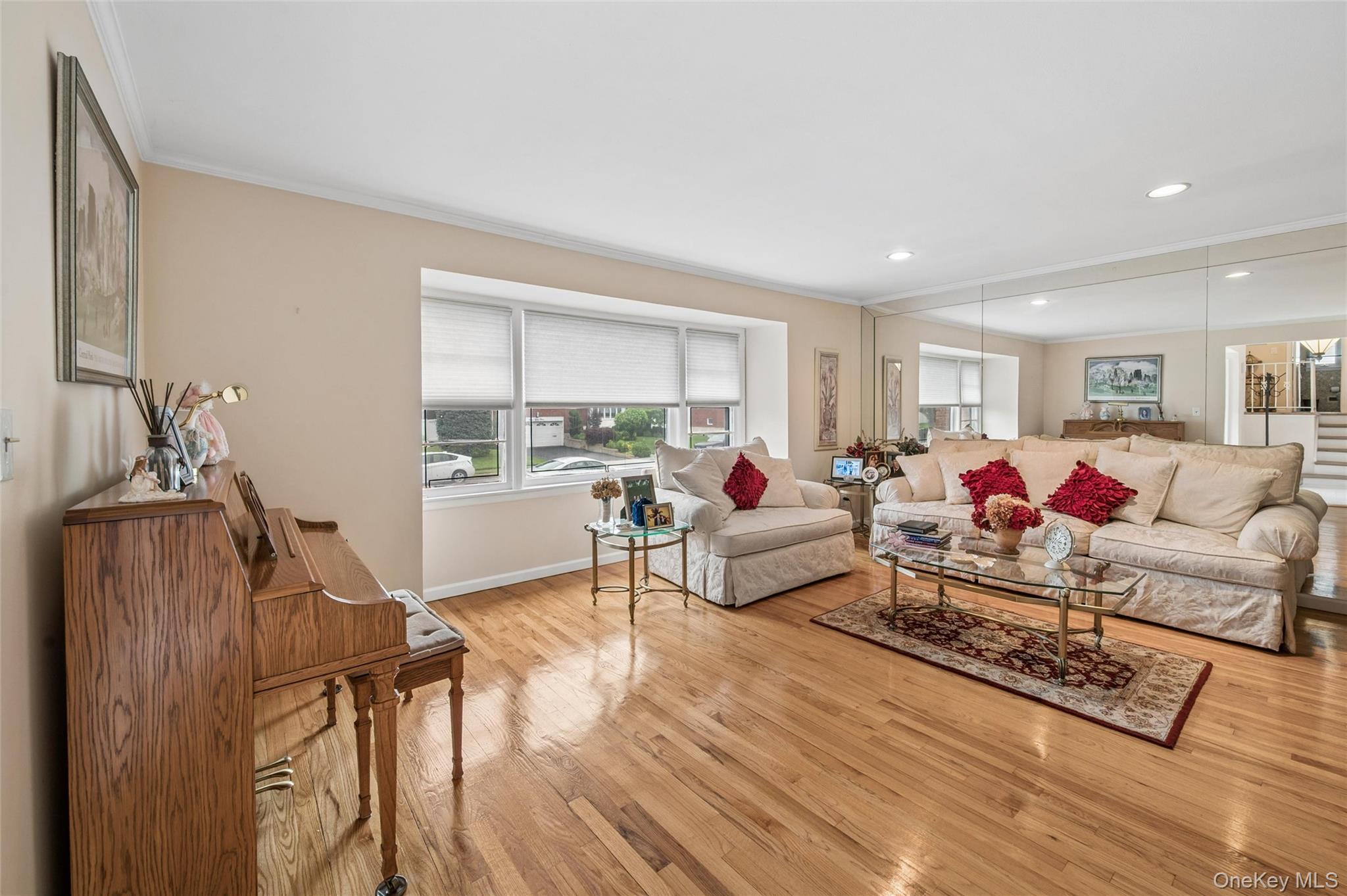 952 Roxbury Drive