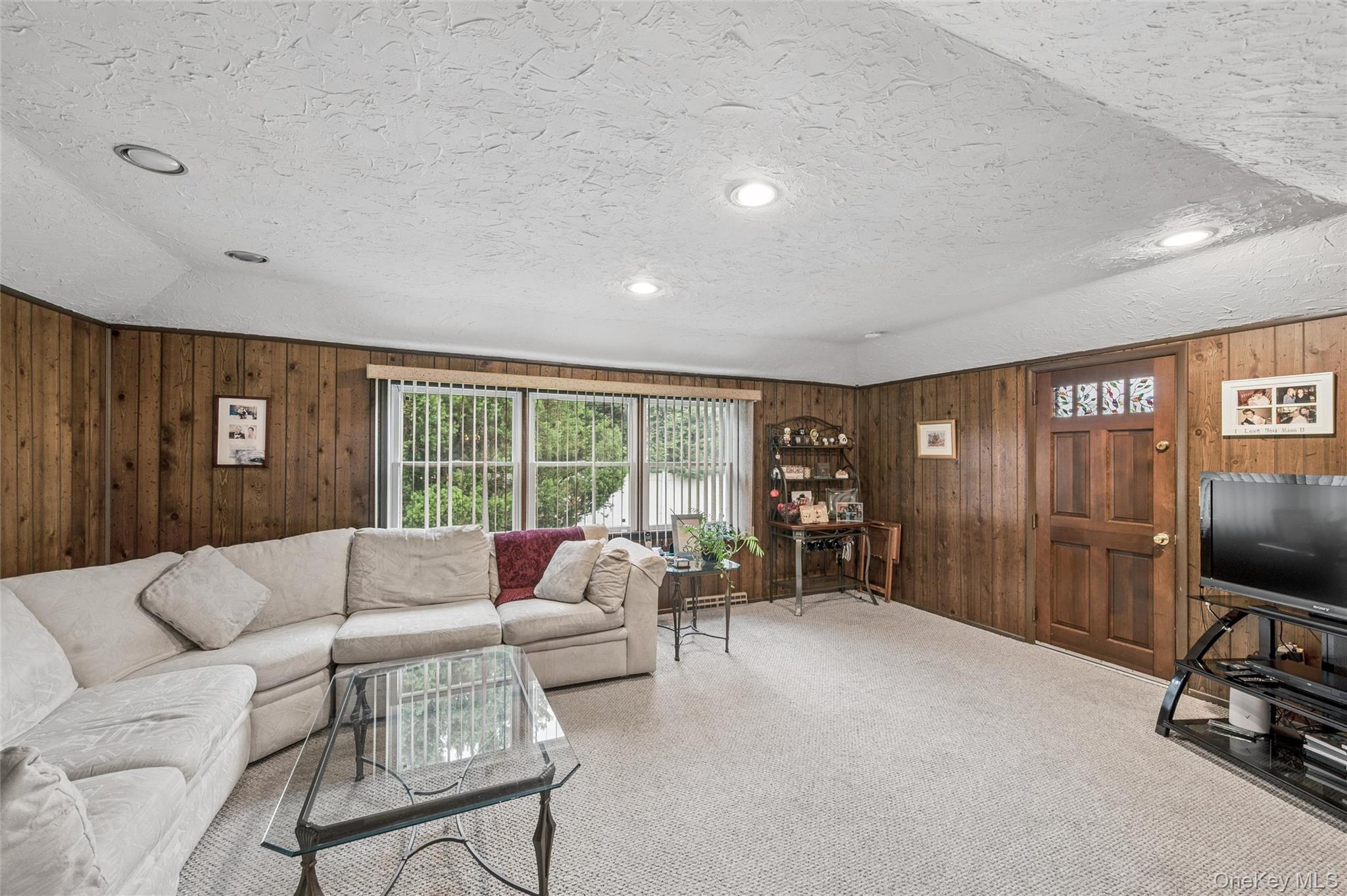 952 Roxbury Drive