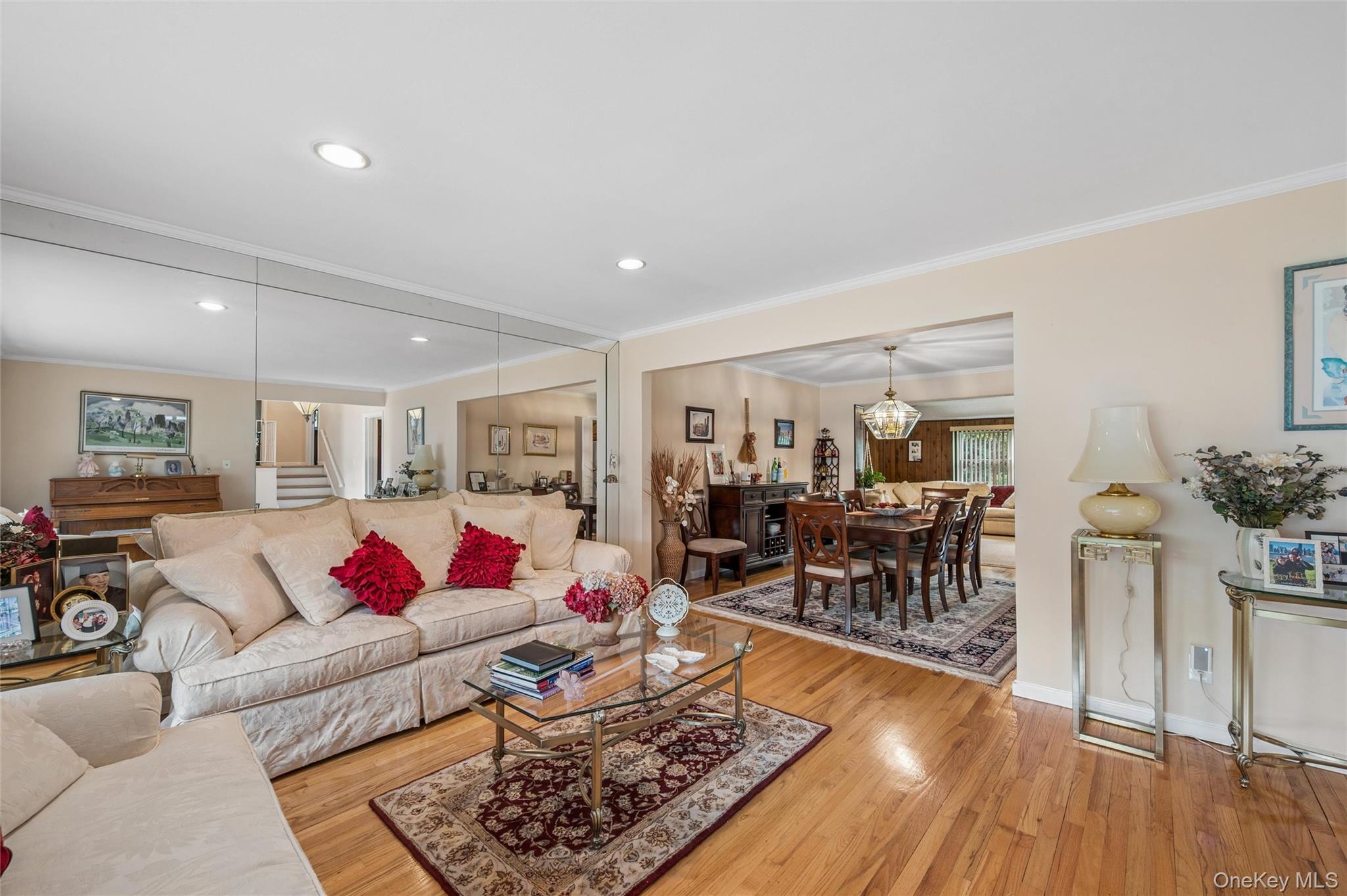952 Roxbury Drive