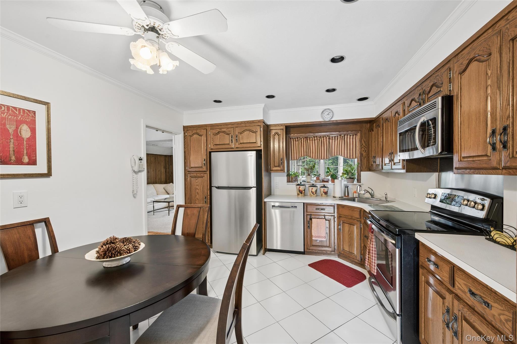 952 Roxbury Drive