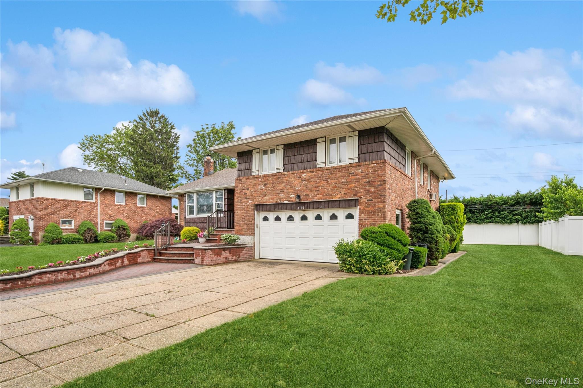 952 Roxbury Drive