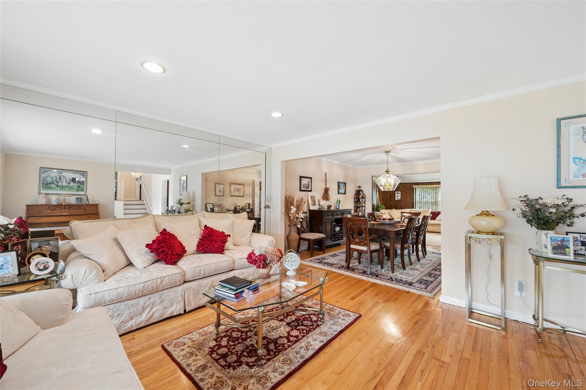 952 Roxbury Drive