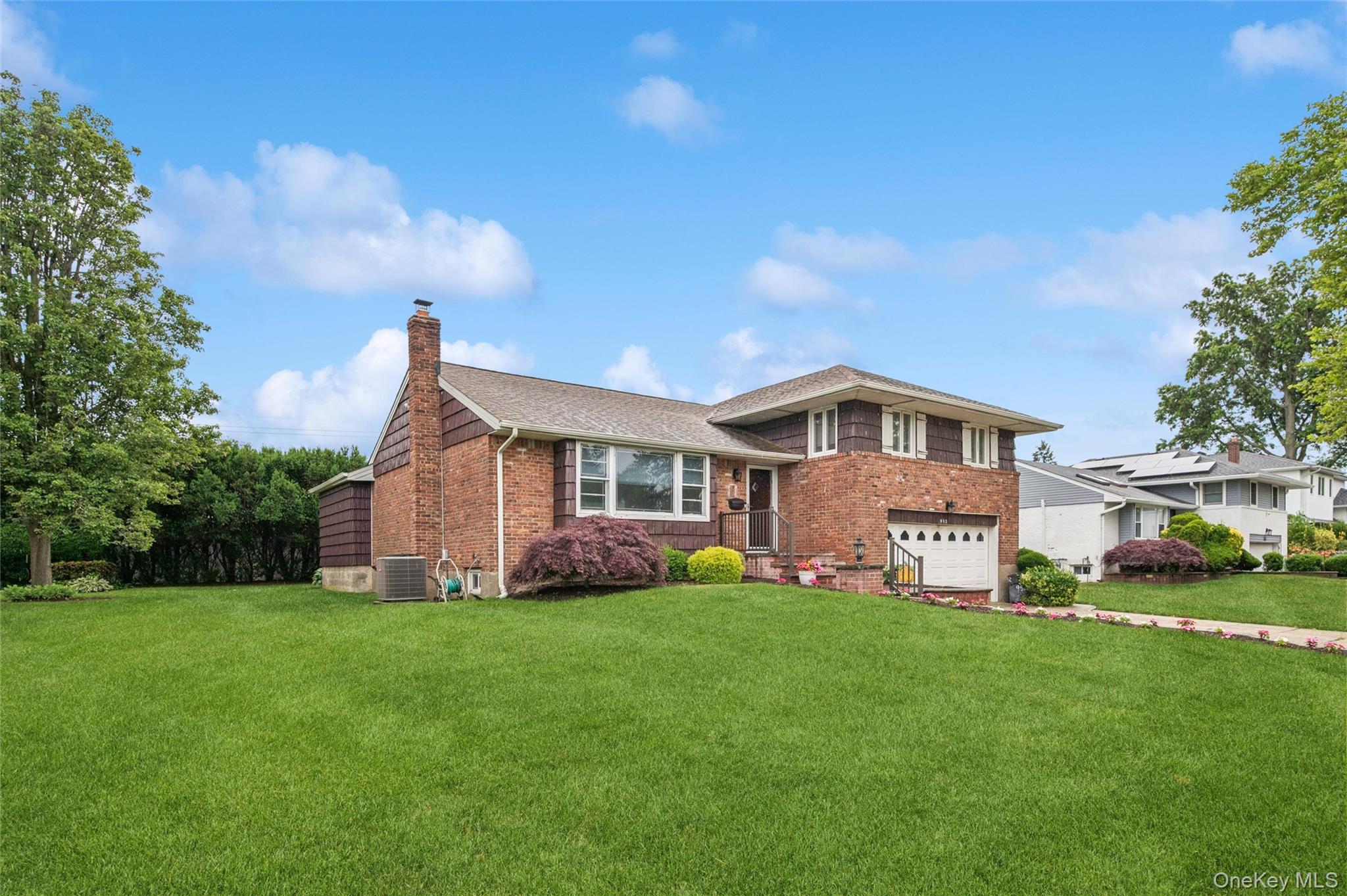 952 Roxbury Drive