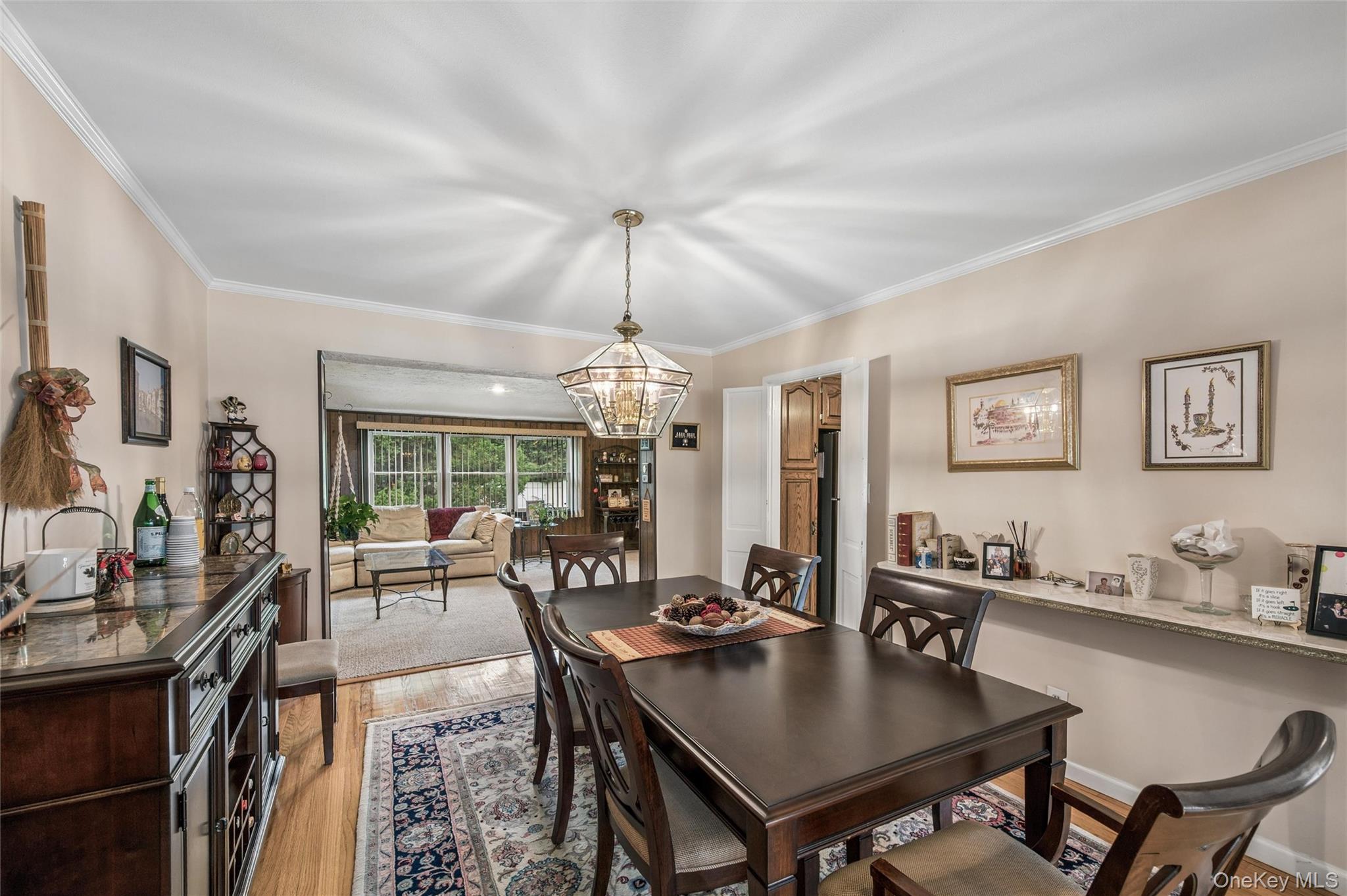 952 Roxbury Drive