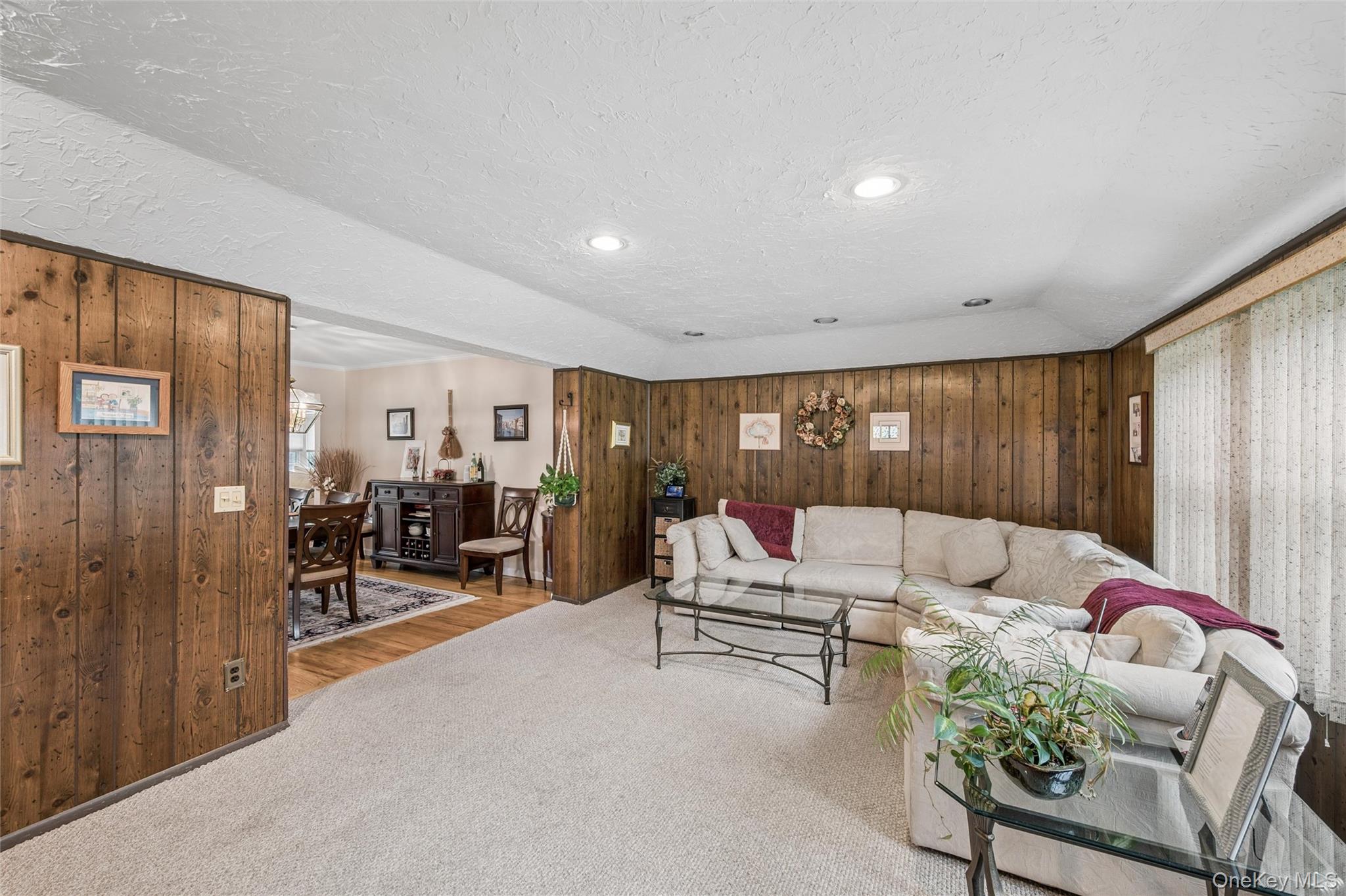 952 Roxbury Drive