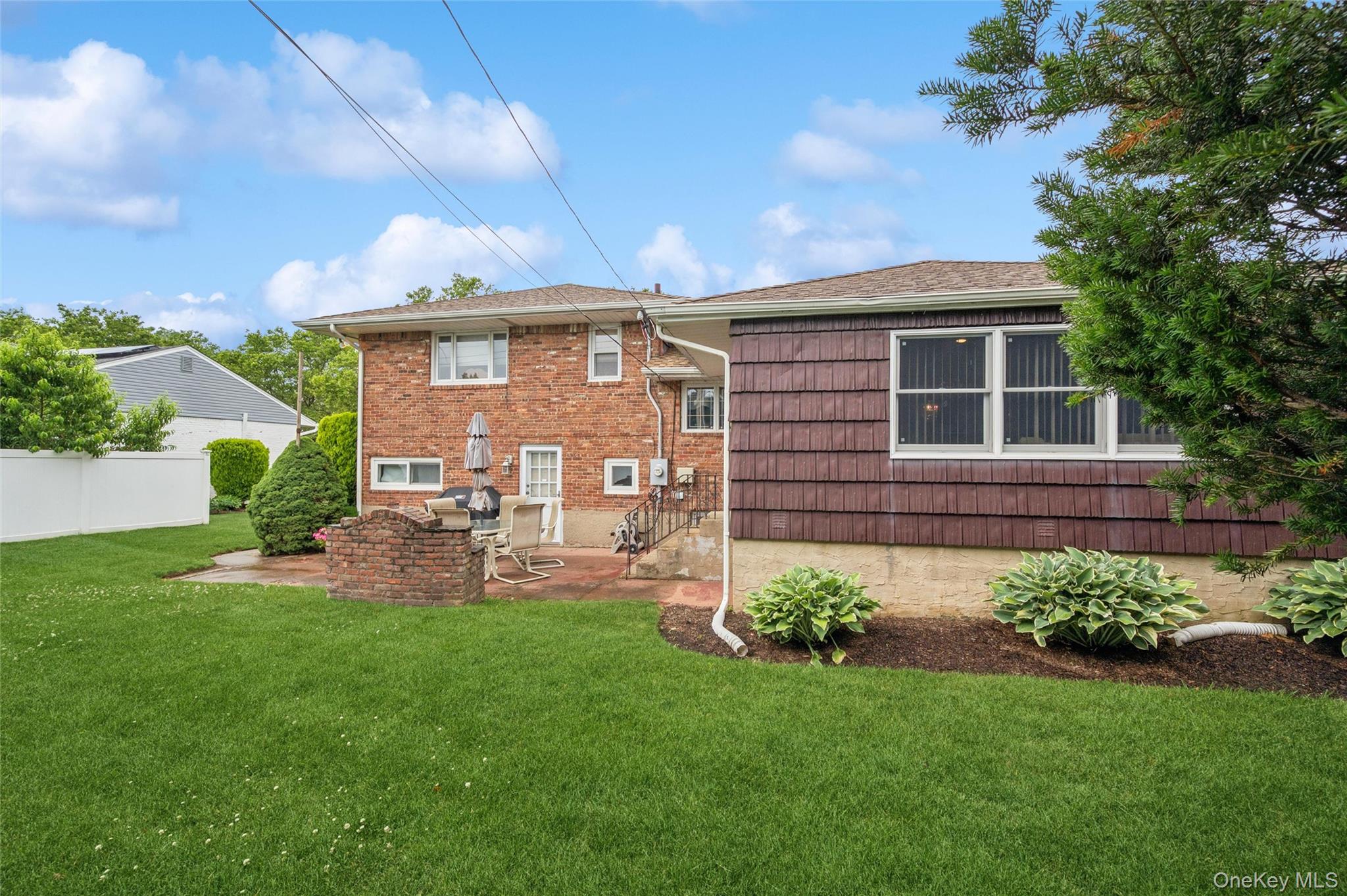 952 Roxbury Drive