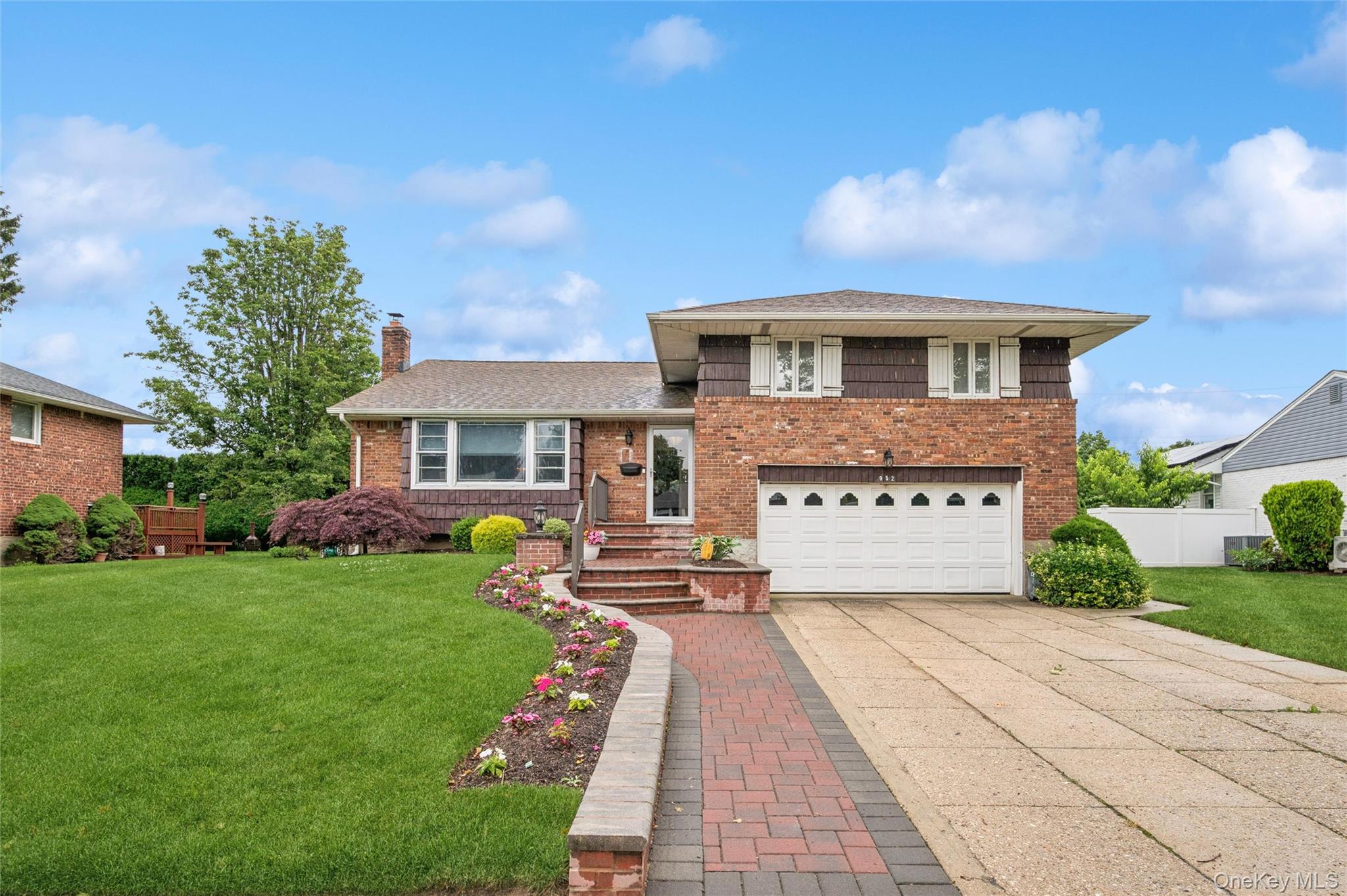952 Roxbury Drive