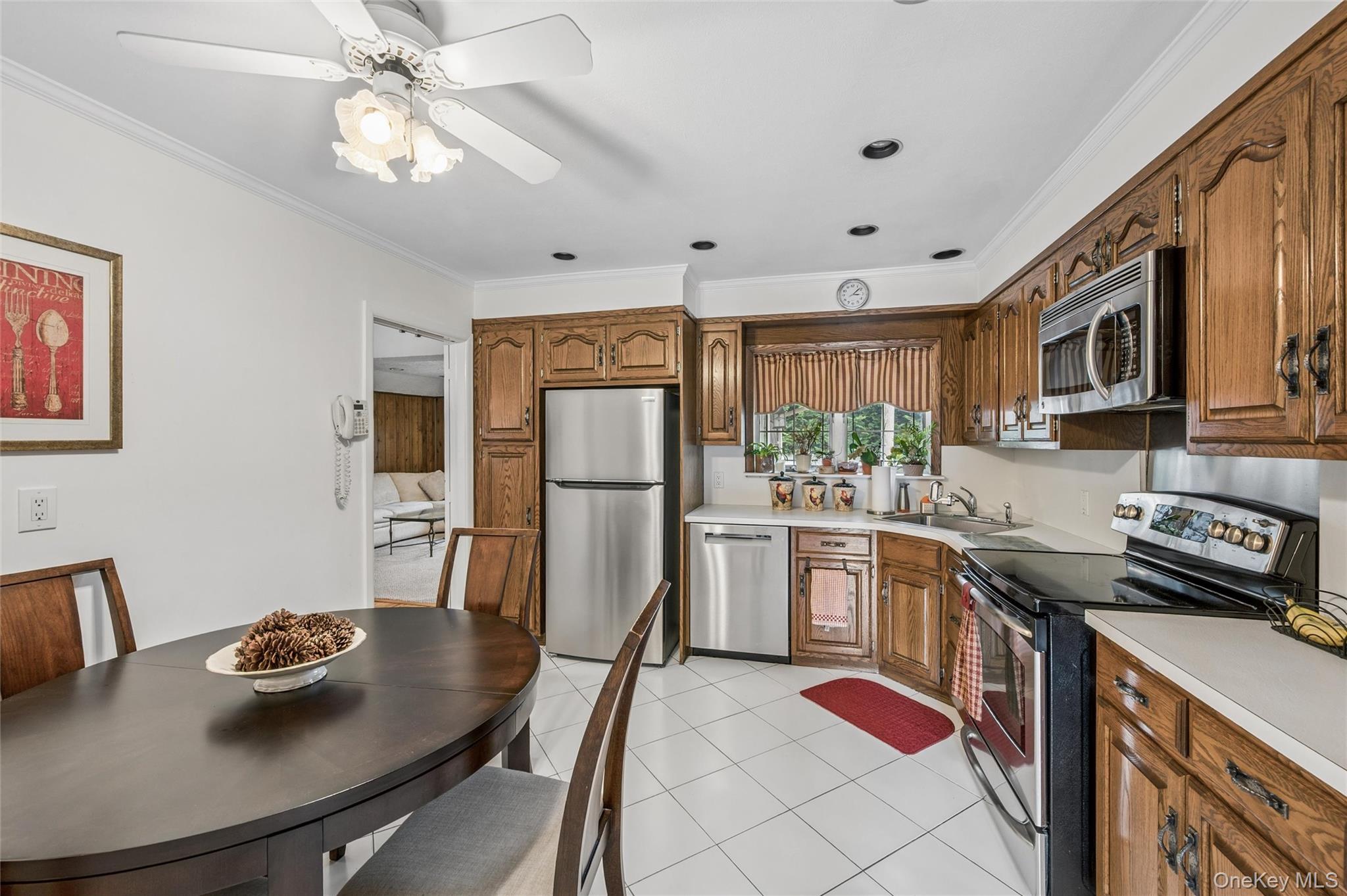 952 Roxbury Drive