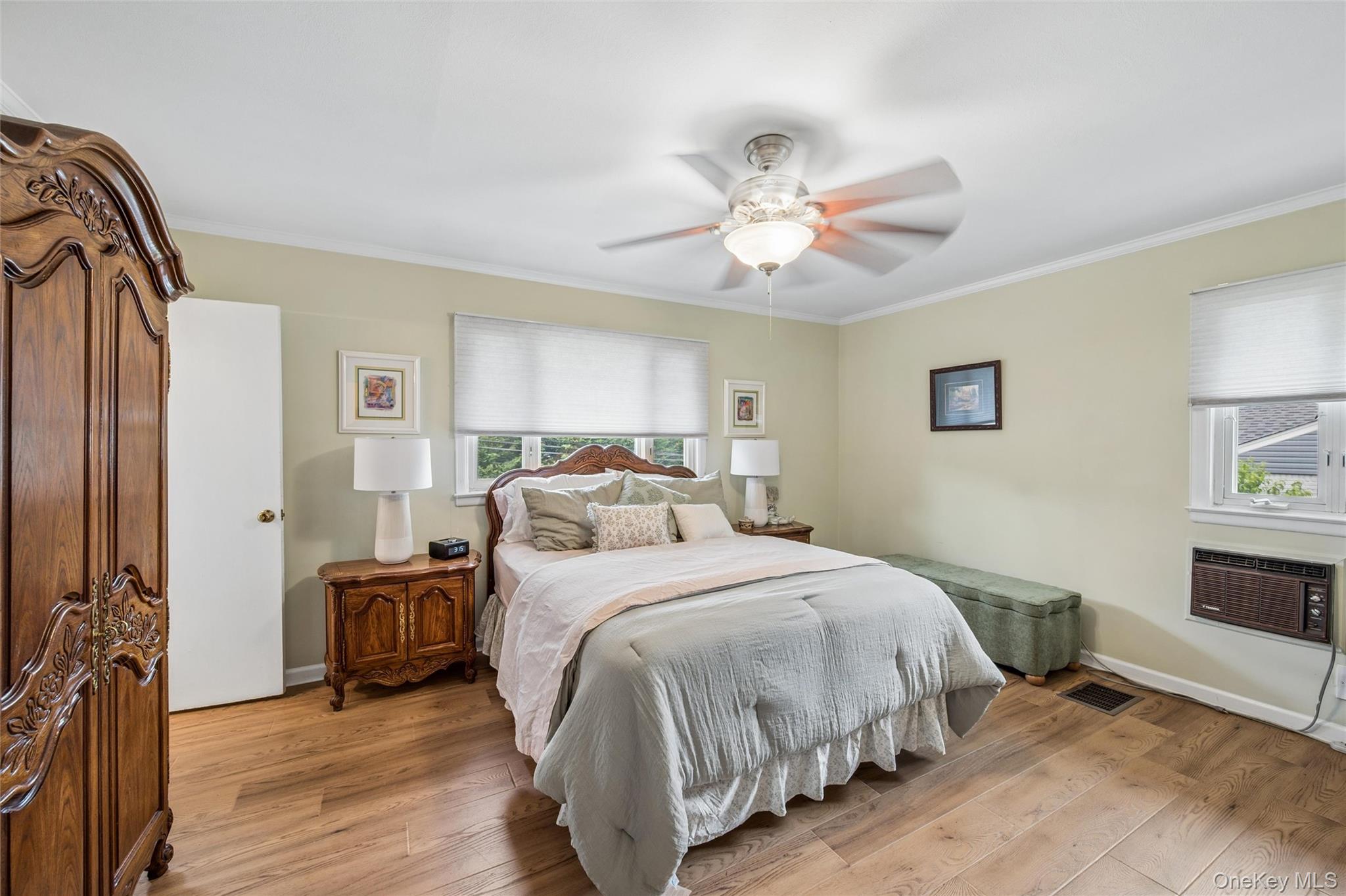 952 Roxbury Drive