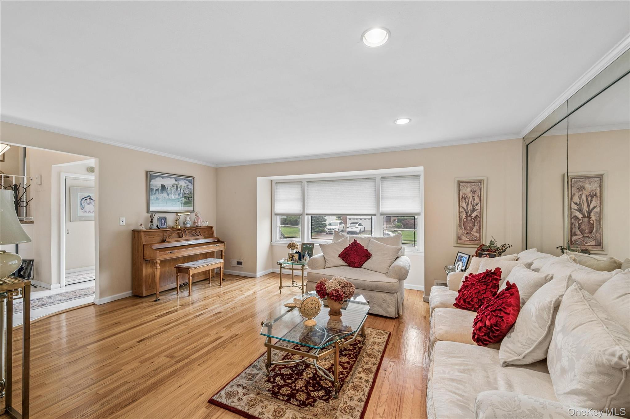952 Roxbury Drive