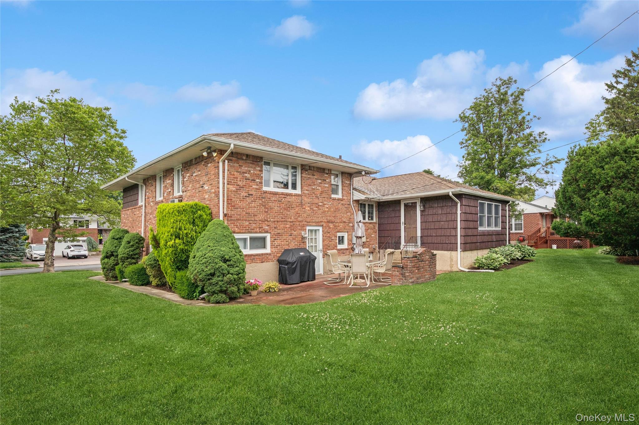 952 Roxbury Drive