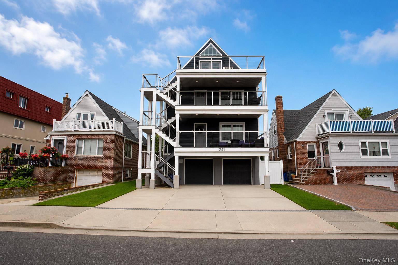 241 E Broadway Unit: 4