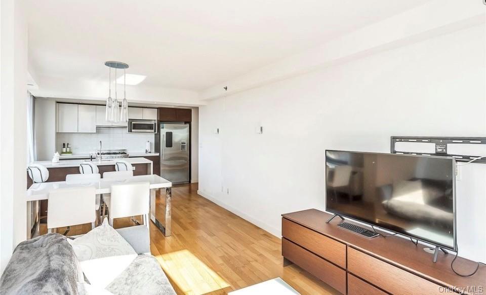 39-16 Prince Street Unit: 8E