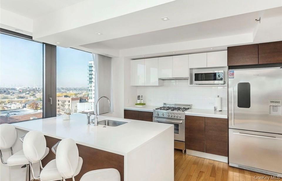 39-16 Prince Street Unit: 8E