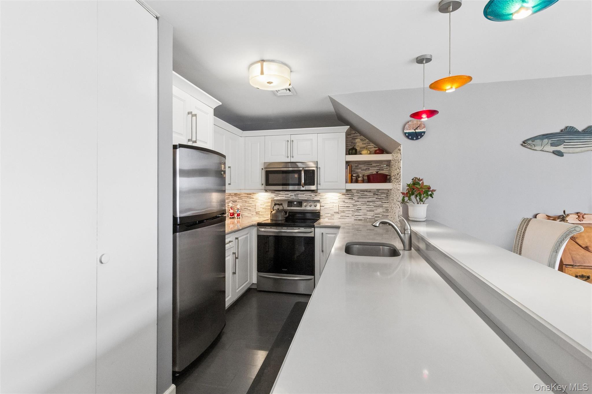 545A W Broadway
