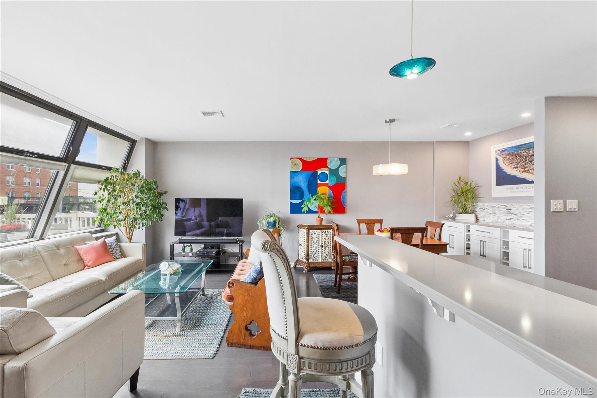 545A W Broadway