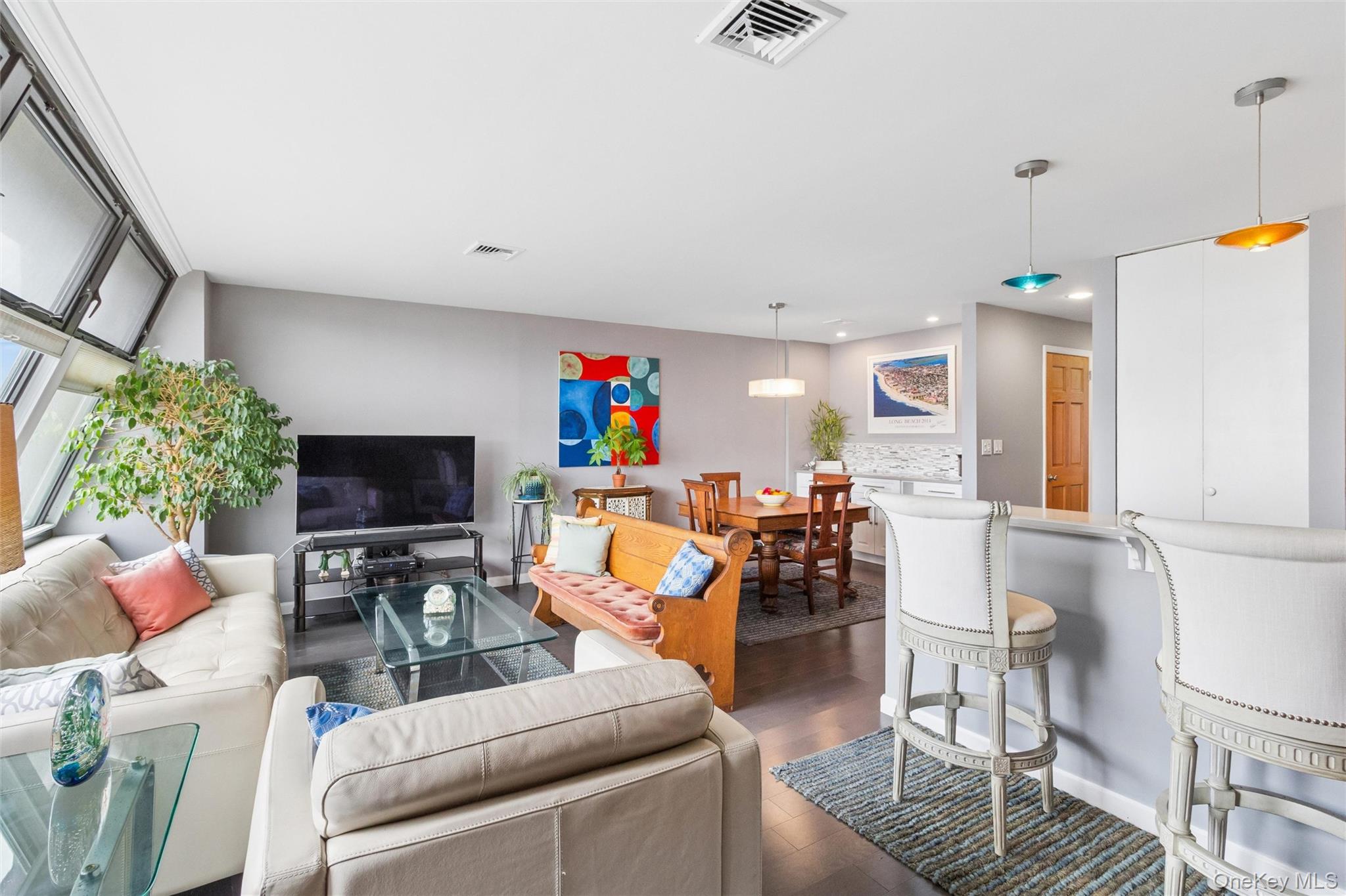 545A W Broadway