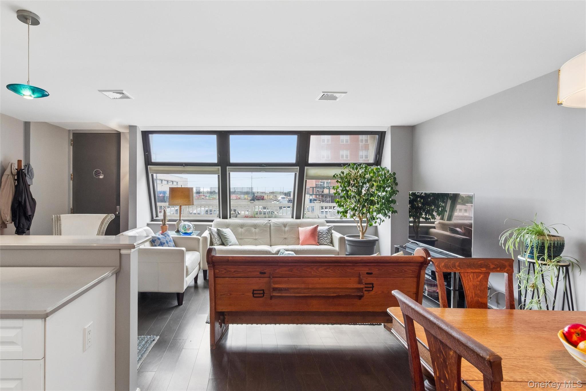 545A W Broadway