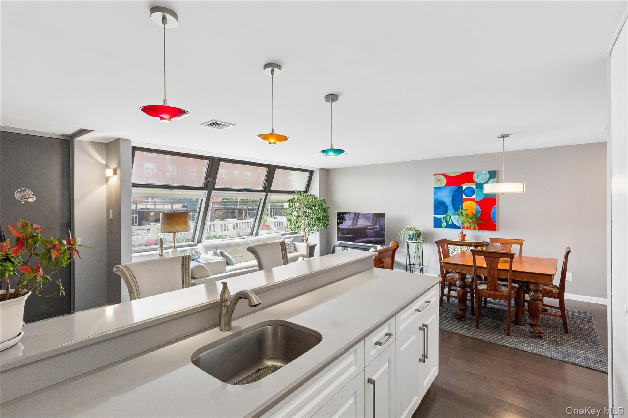 545A W Broadway