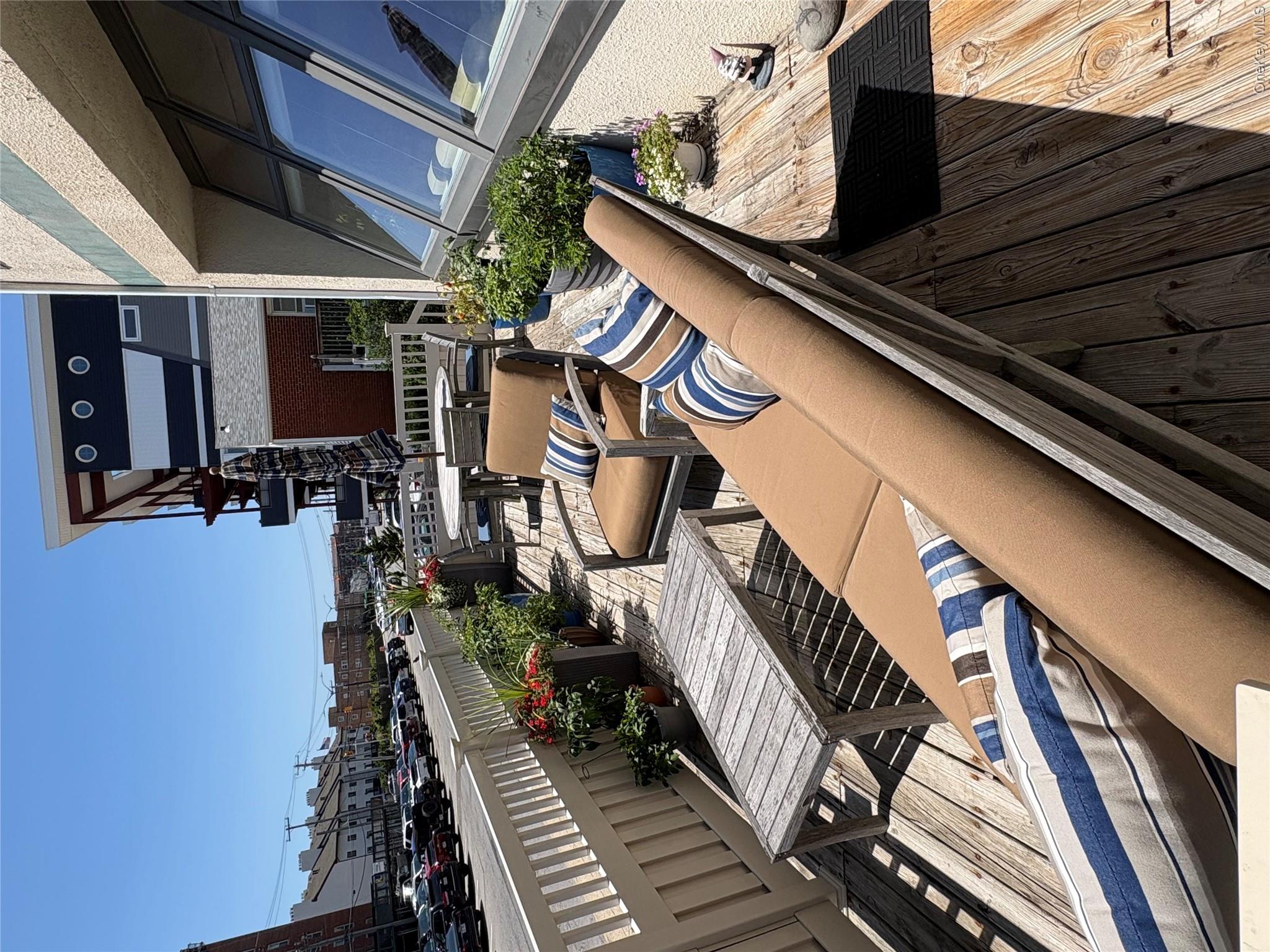 545A W Broadway