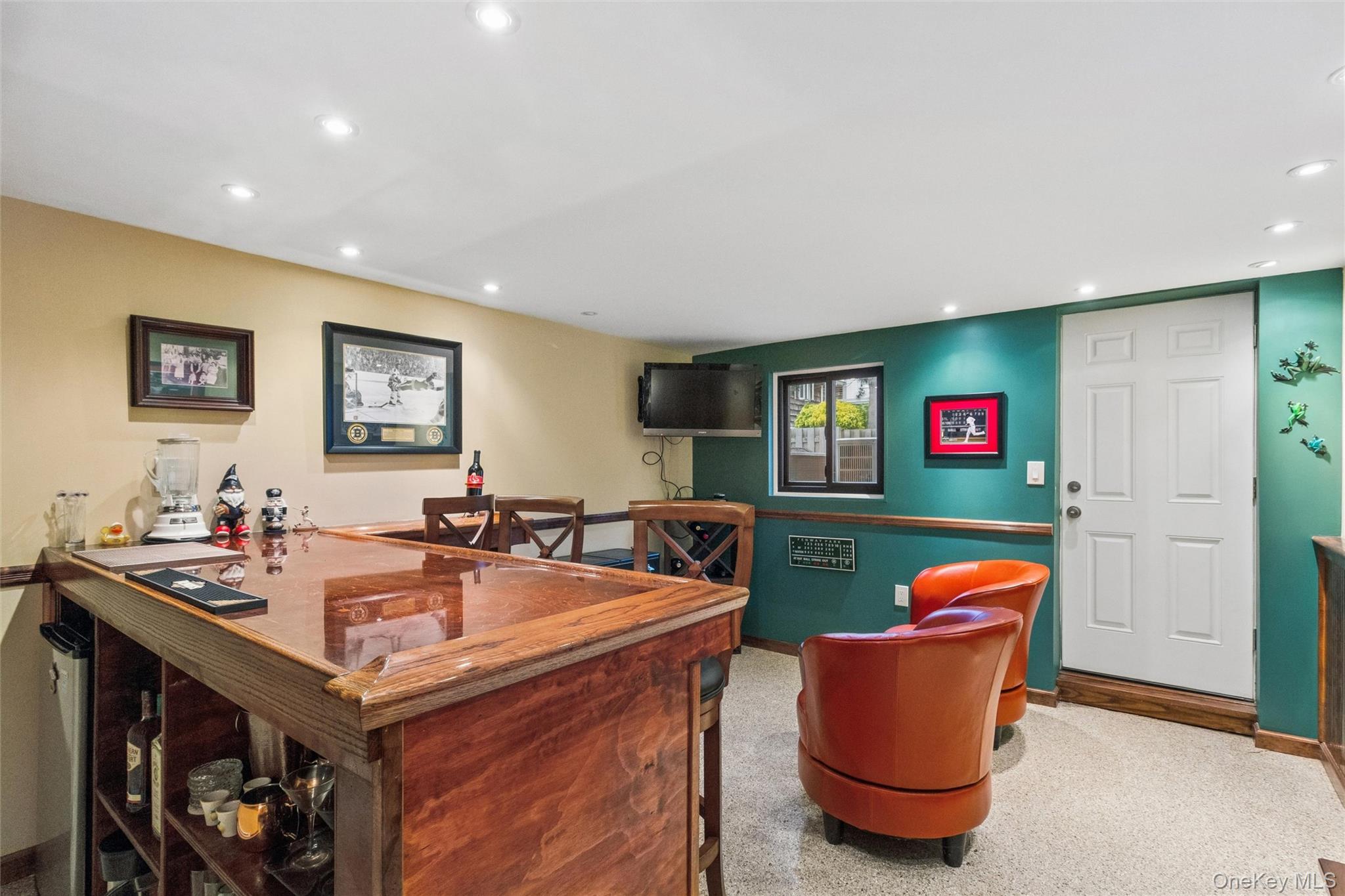 545A W Broadway