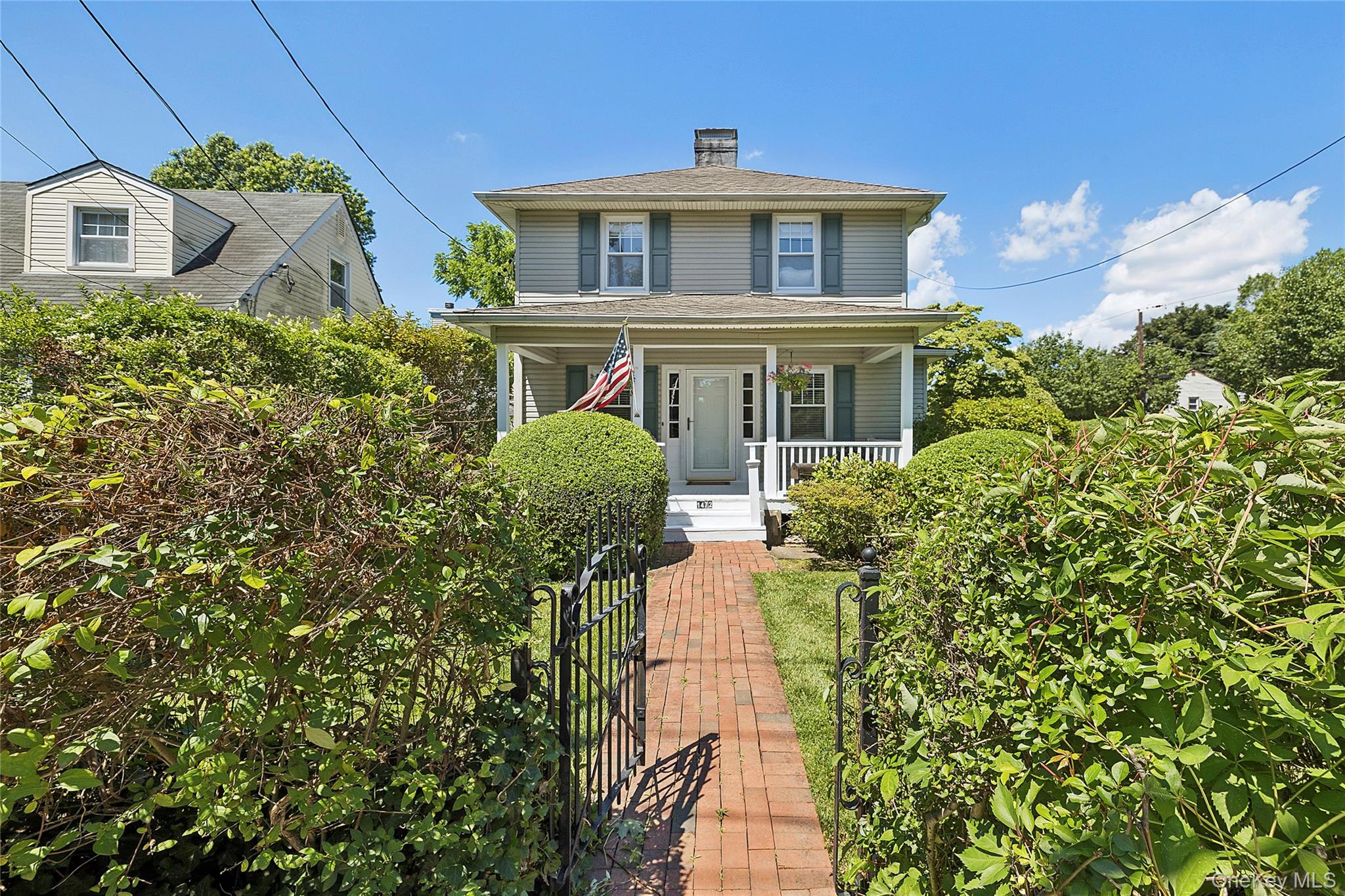 1472 Middle Neck Road