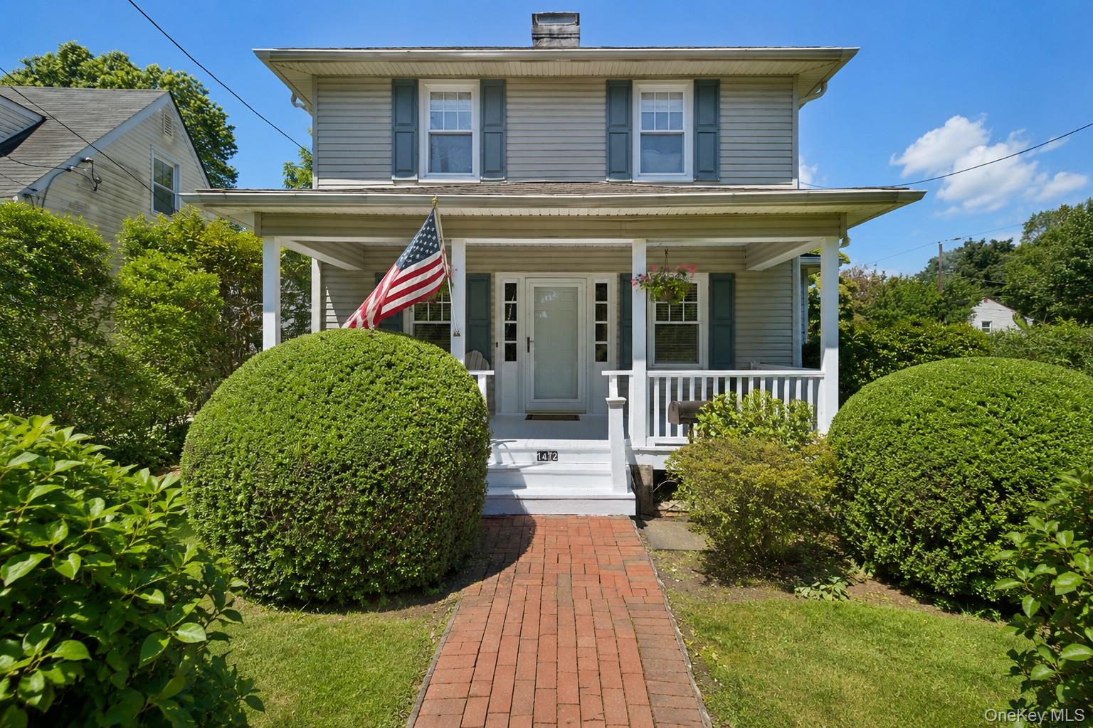 1472 Middle Neck Road