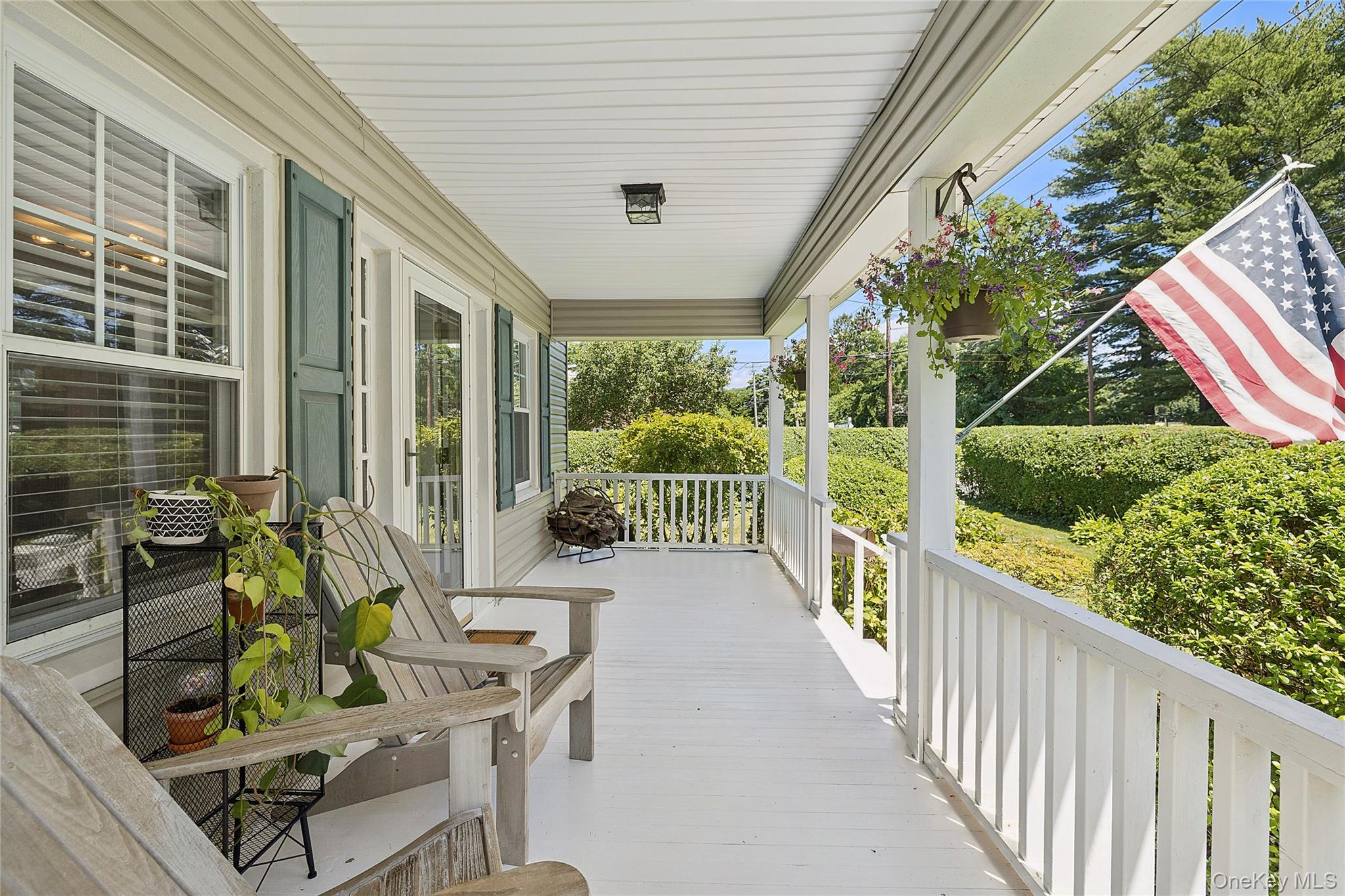 1472 Middle Neck Road