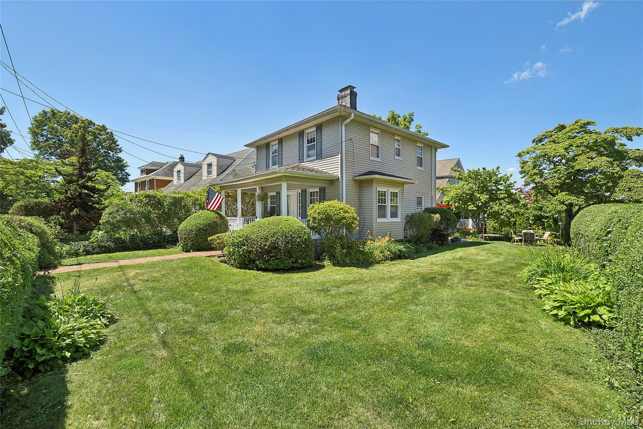 1472 Middle Neck Road