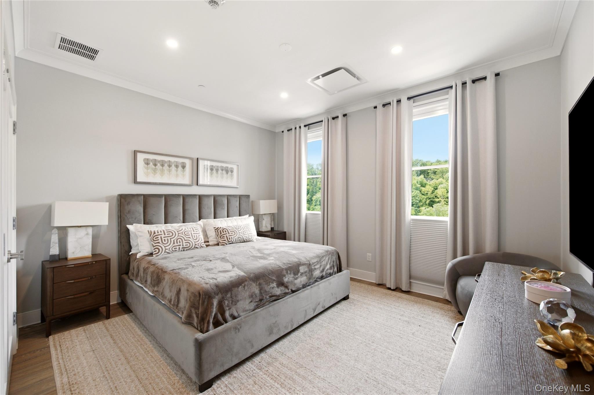 100 Garvies Point Road Unit: 1316