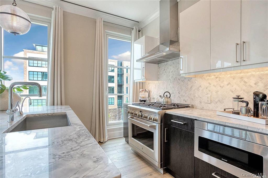 100 Garvies Point Road Unit: 1316