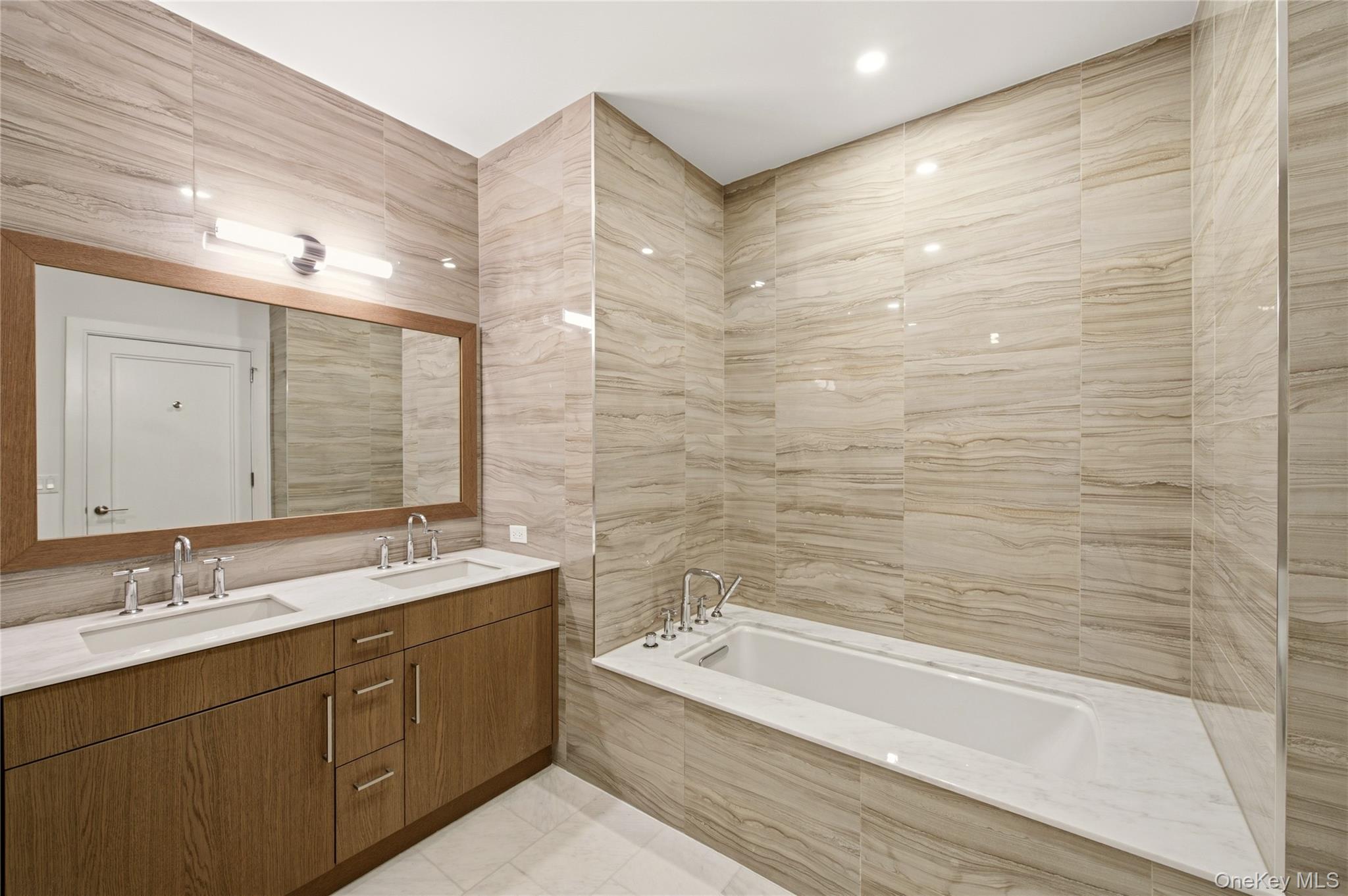 100 Garvies Point Road Unit: 1311