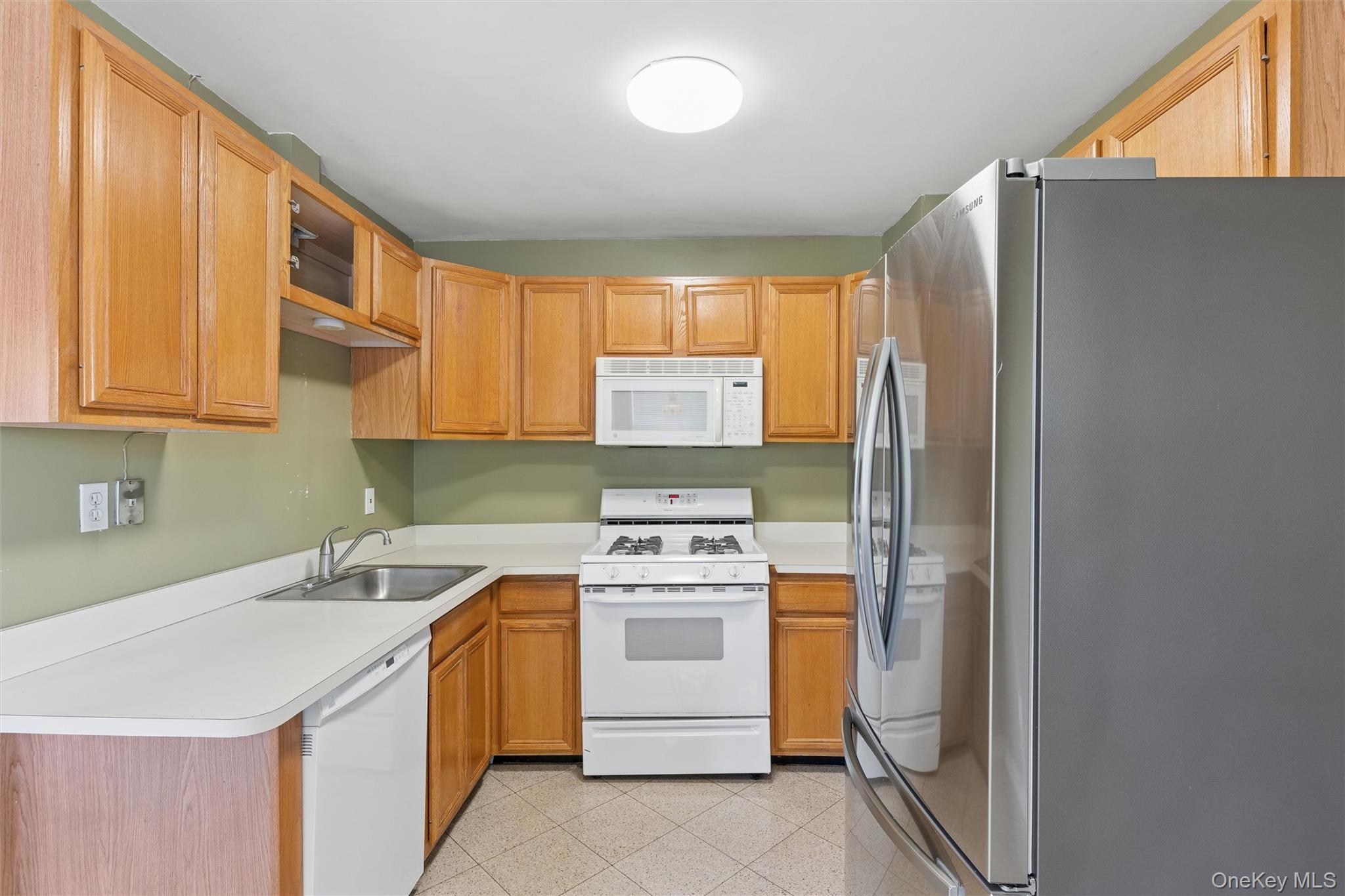 1601 Johnson Avenue Unit: 16