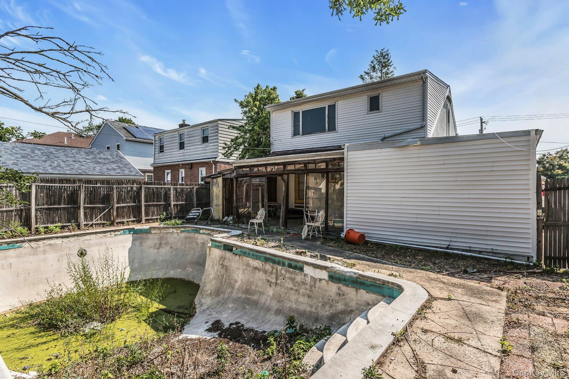 1915 Stewart Avenue