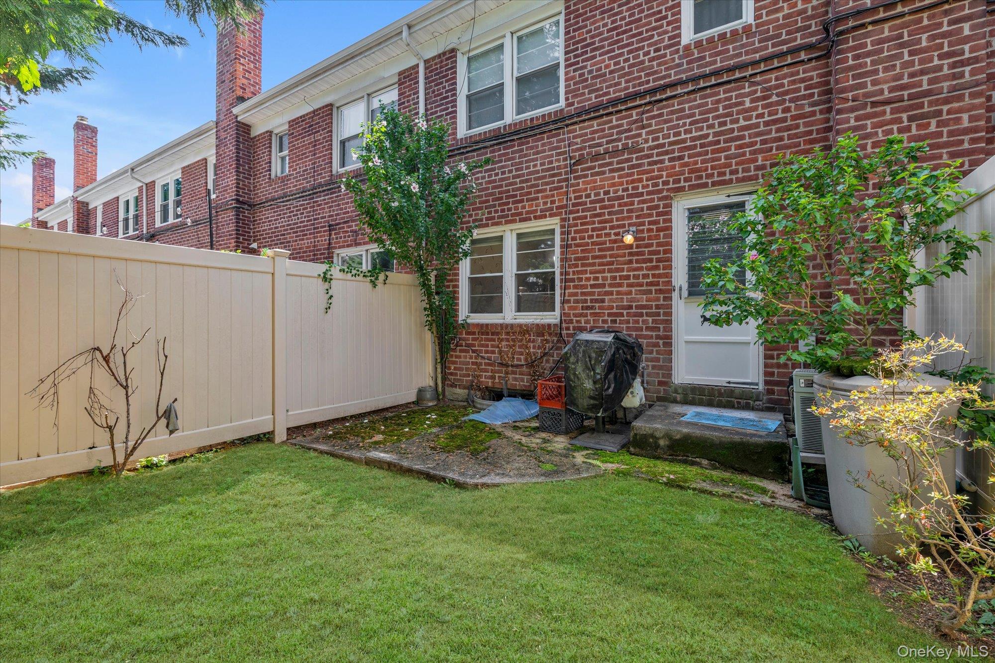 281 Wheeler Avenue Unit: 12