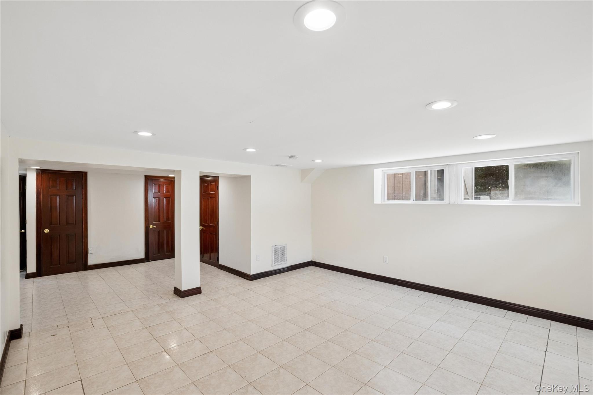 300 Ellen Place