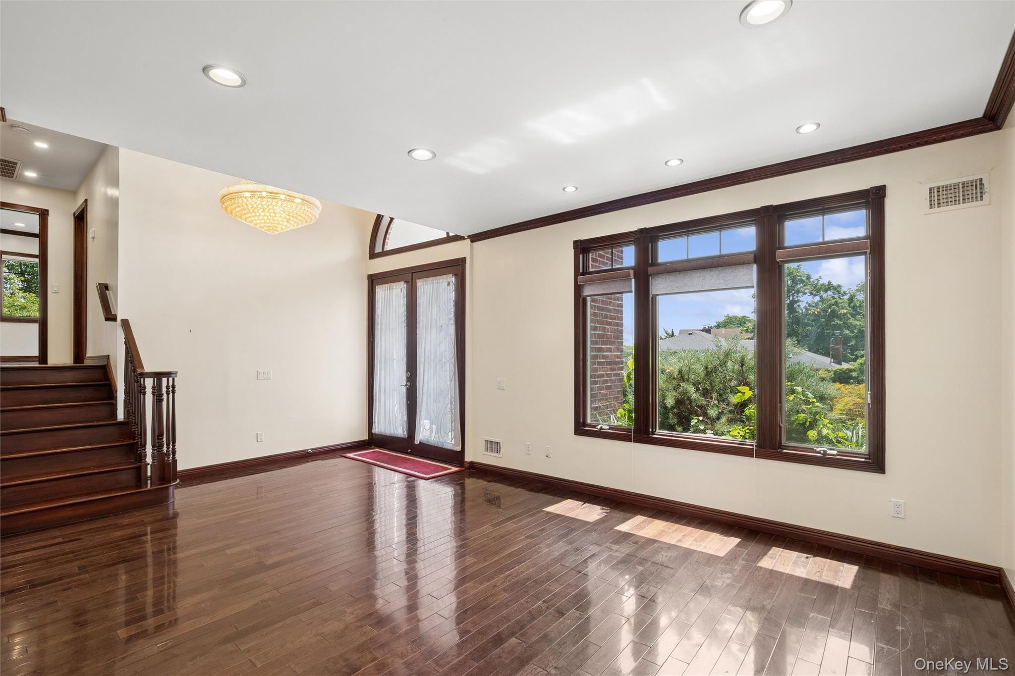 300 Ellen Place