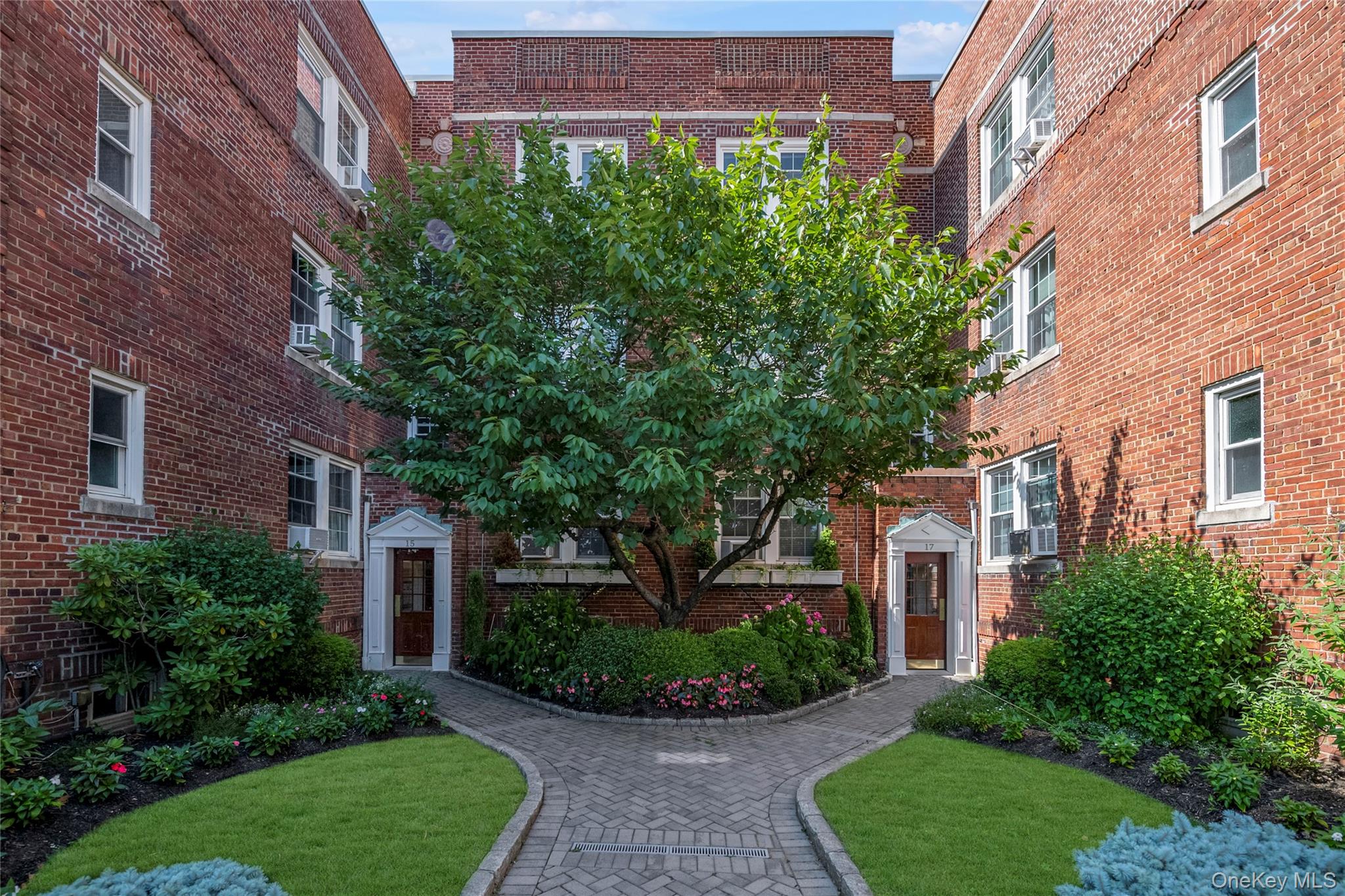 15 Gaynor Avenue Unit: 3E