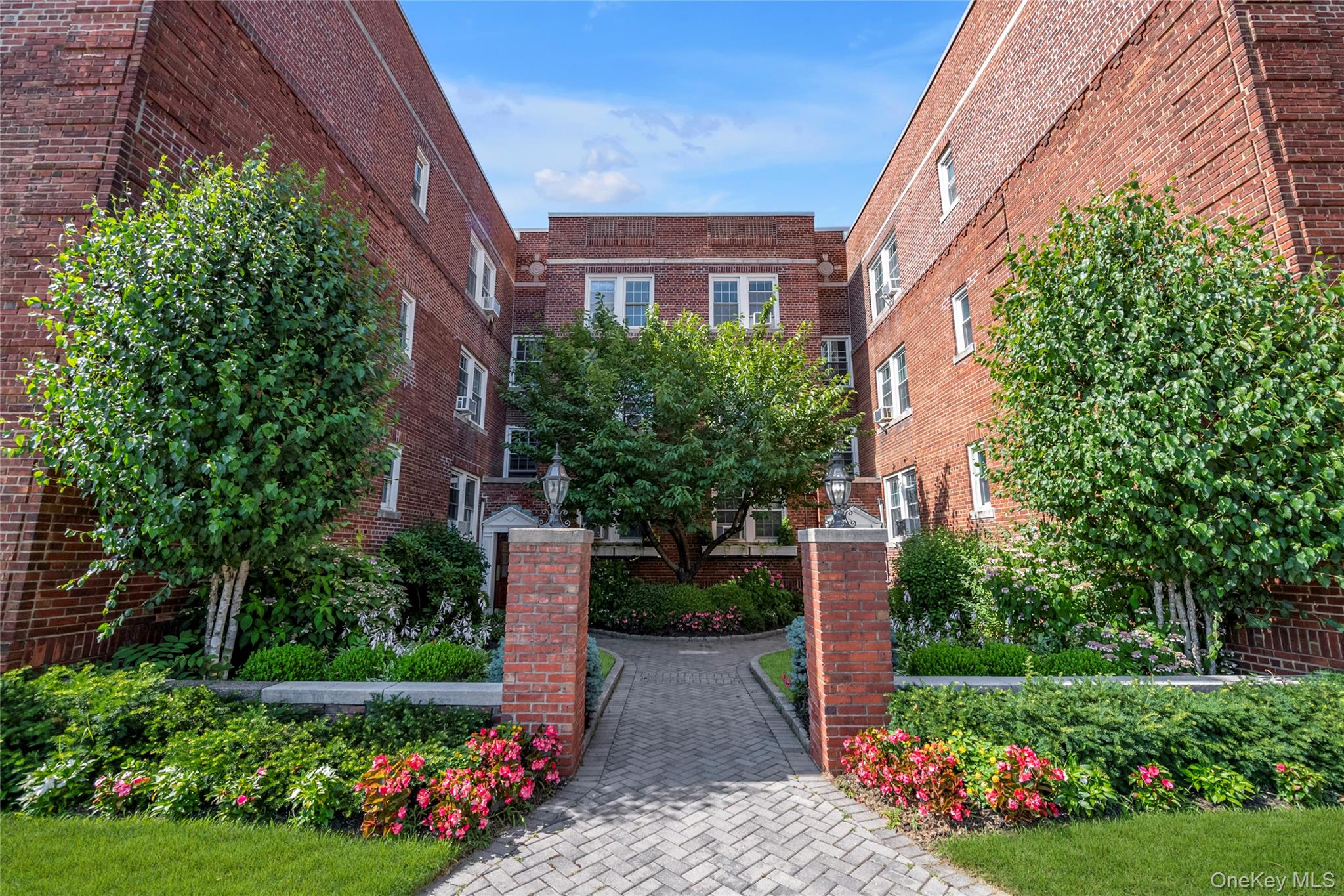15 Gaynor Avenue Unit: 3E