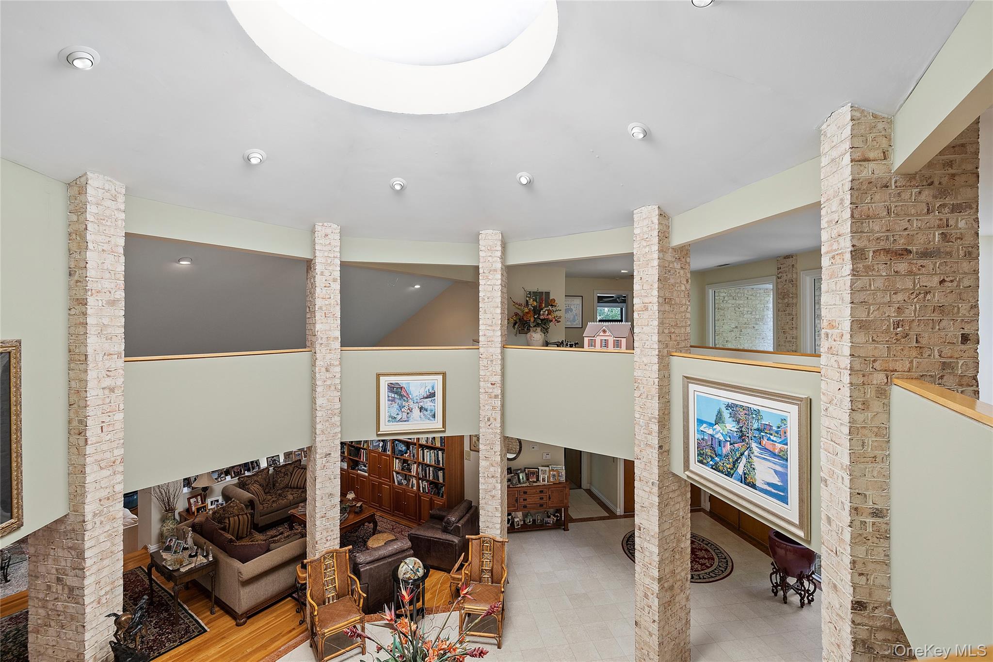 17 Danton Lane N
