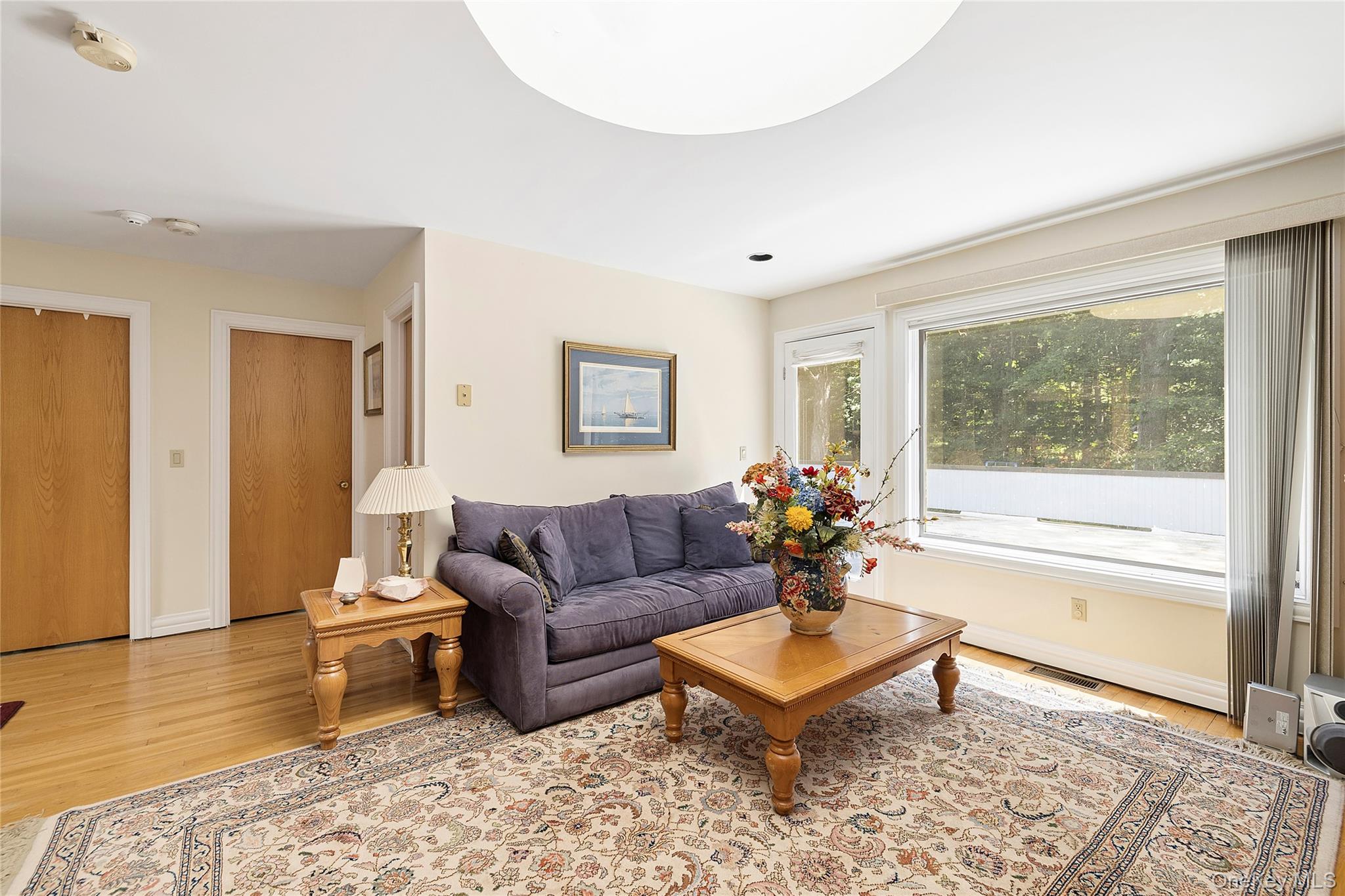 17 Danton Lane N