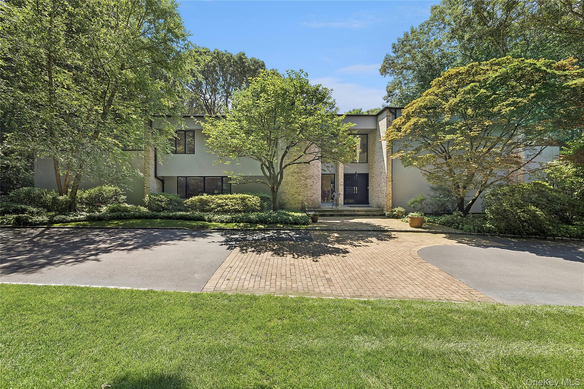 17 Danton Lane N