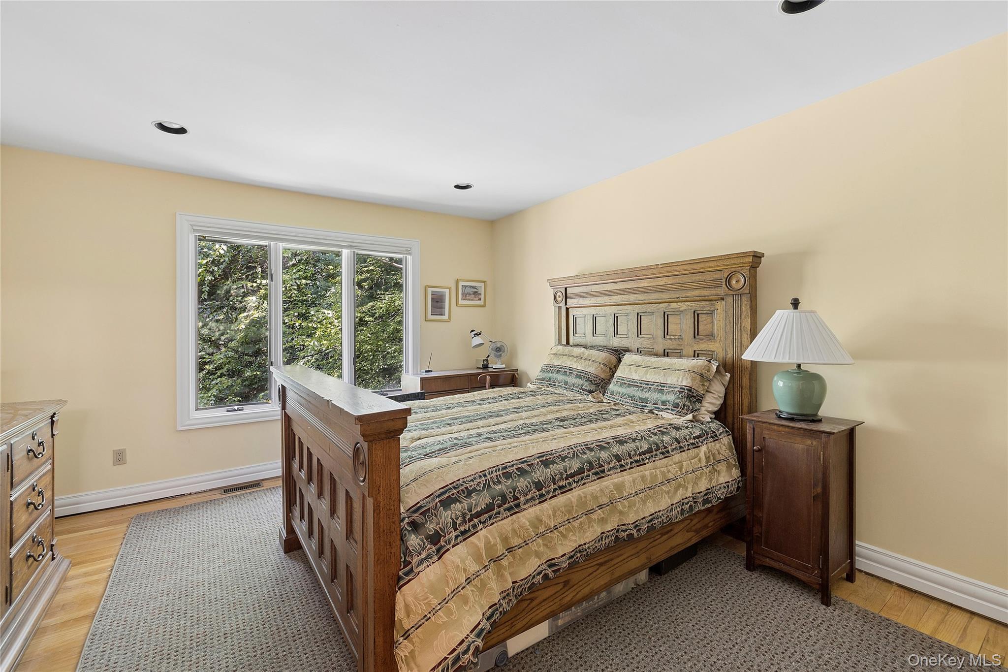 17 Danton Lane N